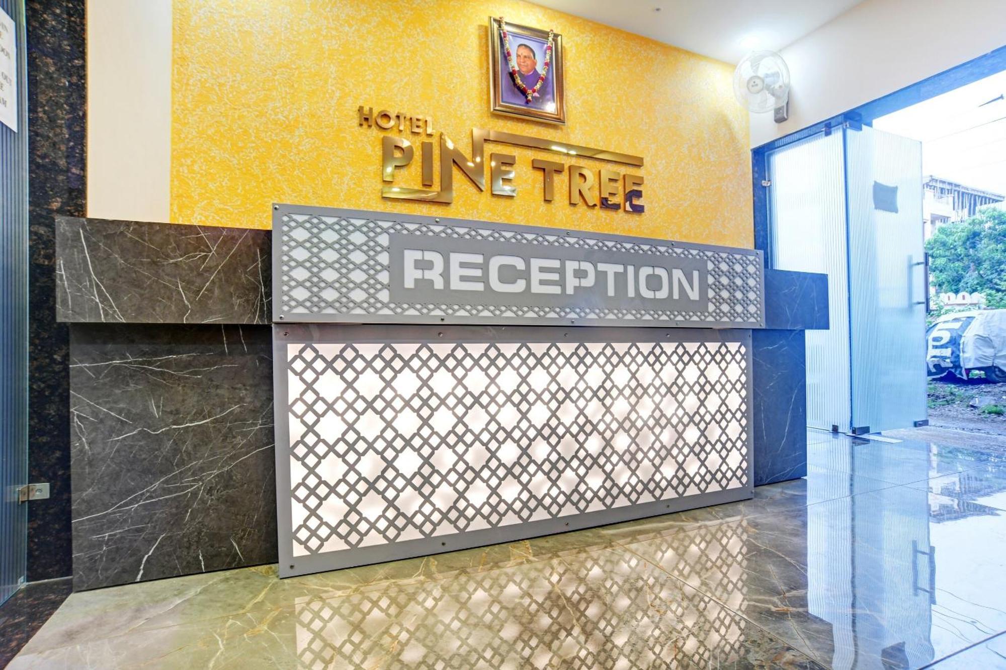 Super Townhouse Pine Tree 4* Indore