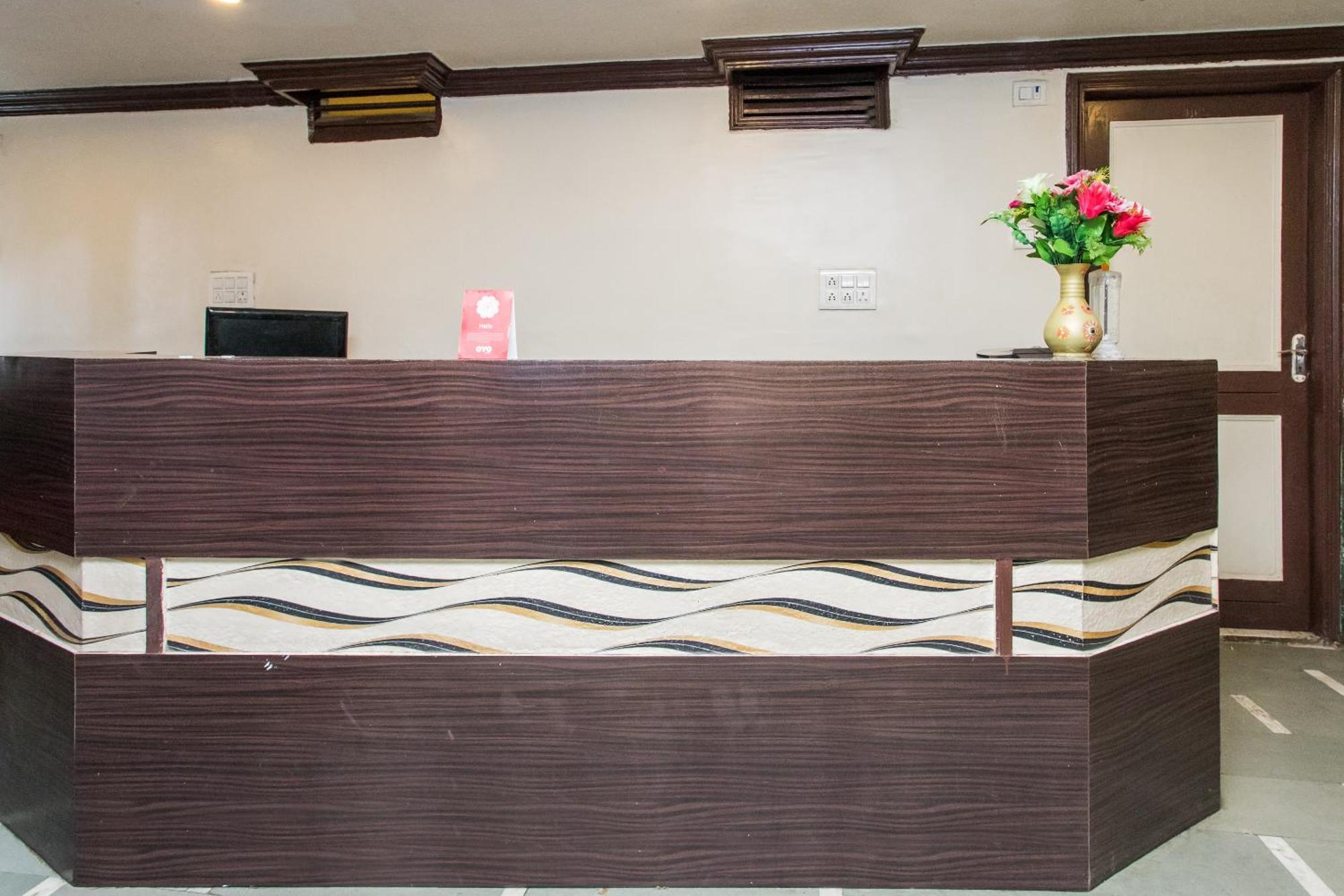 Hotel Oyo 2760 Chanakya 3*