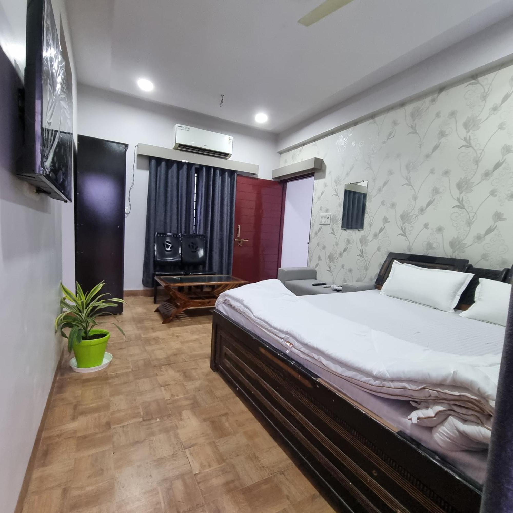 Leela - Marigold - One Bedroom With Kitchen And Large Balcony