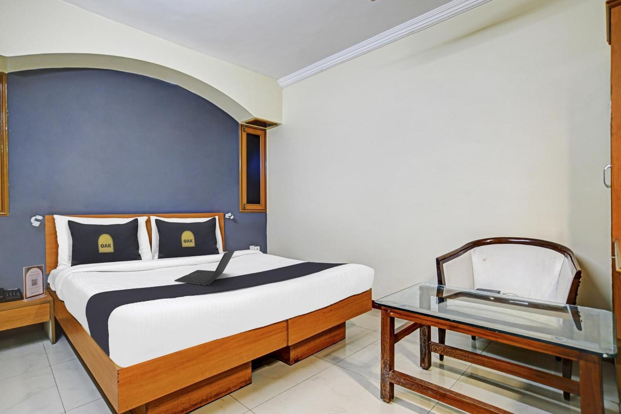 Townhouse Oak Utsav Residency Hotel