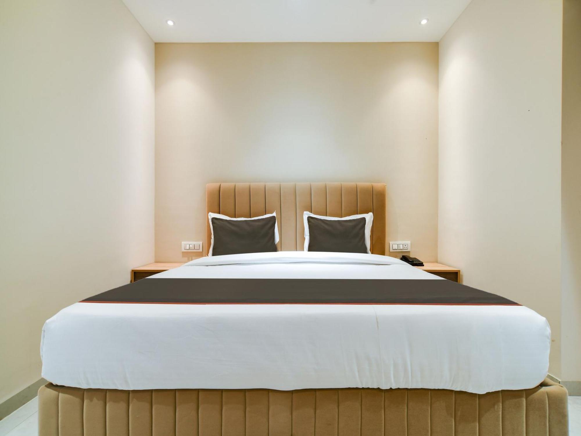 Hotel Collection O Mint Indore