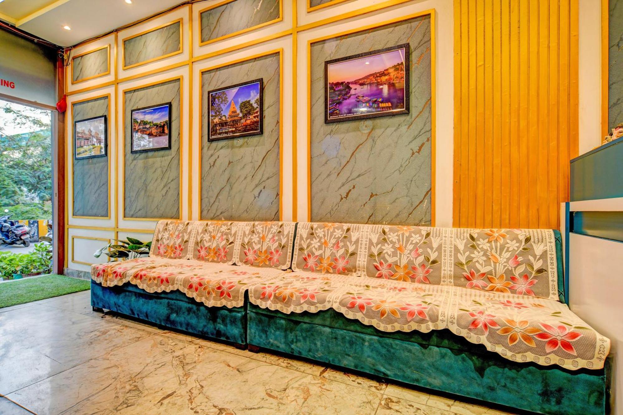 Collection O Ring Road Bhawarkua Hotel 4*