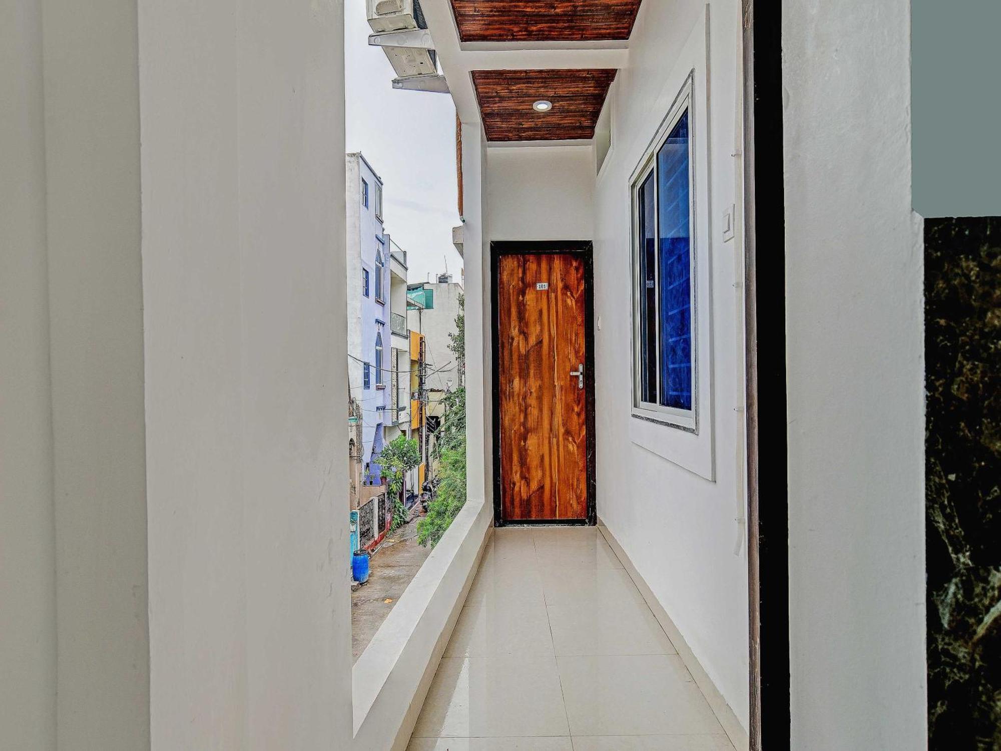 Hotel Oyo Flagship Blue Tick Indore