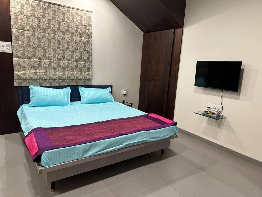 Brij Homes- Exquisite 1br In A With Kitchen * Indore