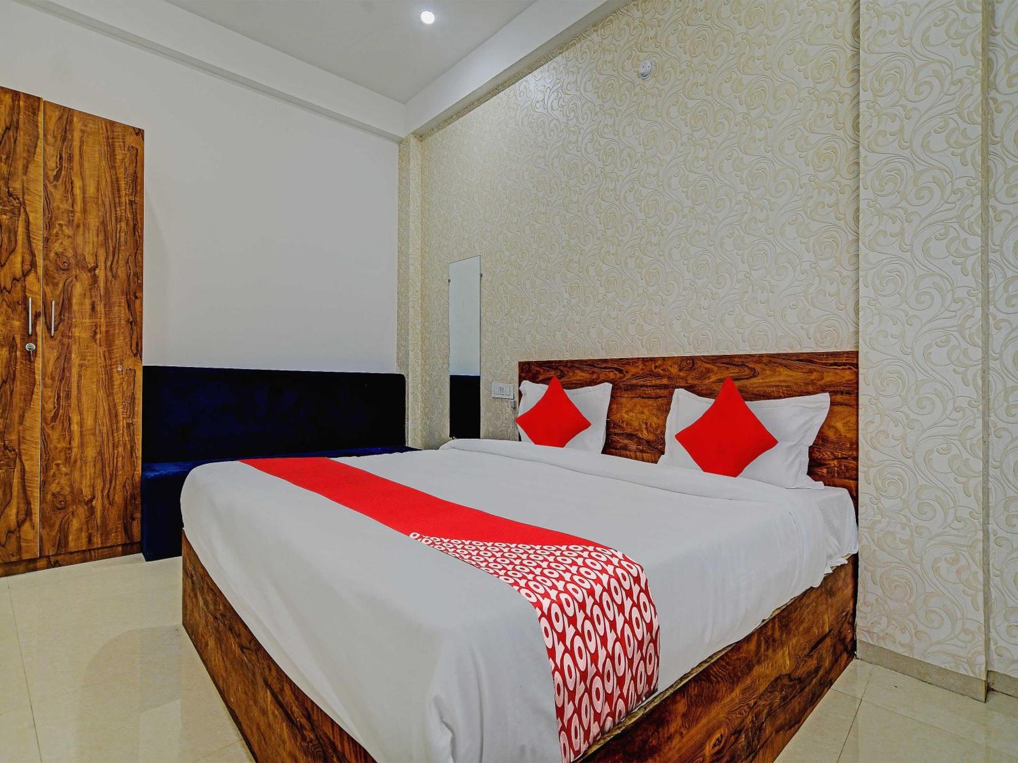 Hotel Oyo Flagship Blue Tick
