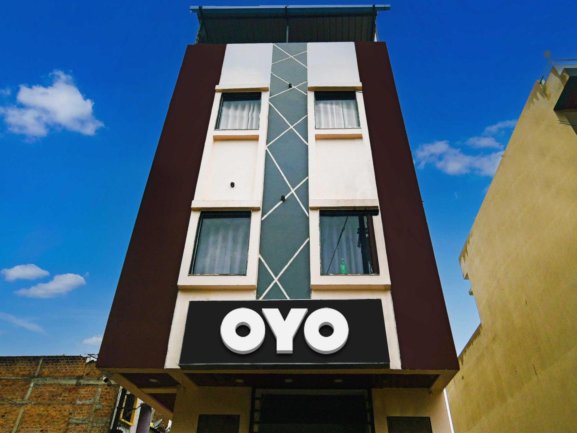 Oyo Flagship Blue Tick Hotel 3*