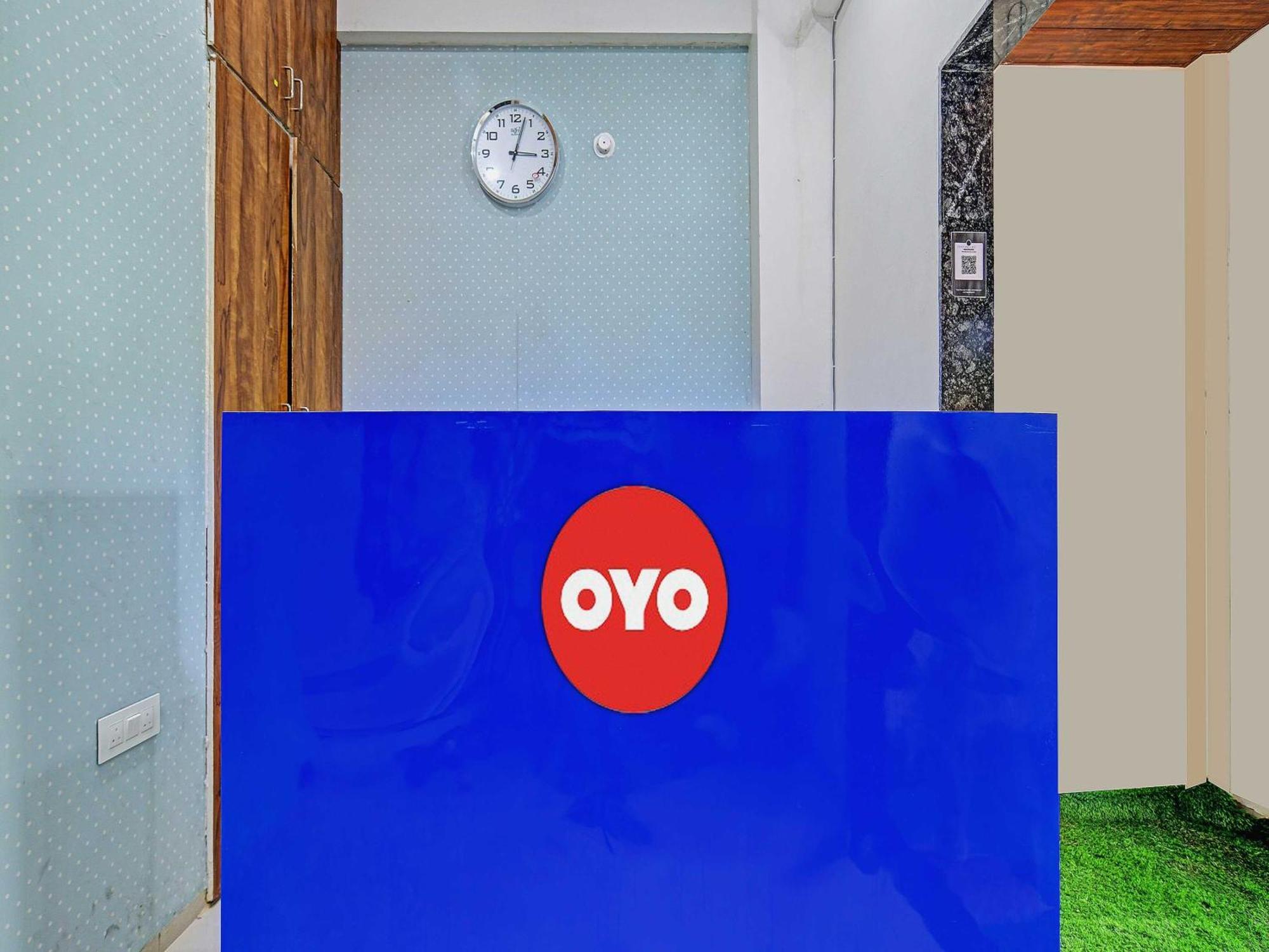 Oyo Flagship Blue Tick 3* Indore