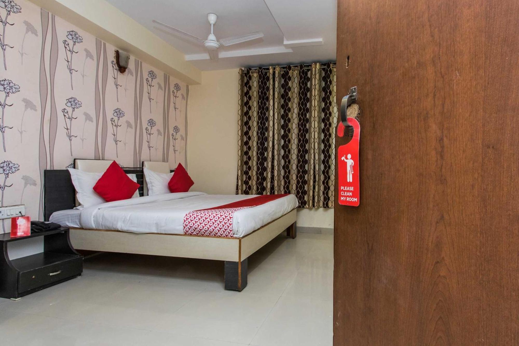 Oyo Flagship Golden Leaf Indore