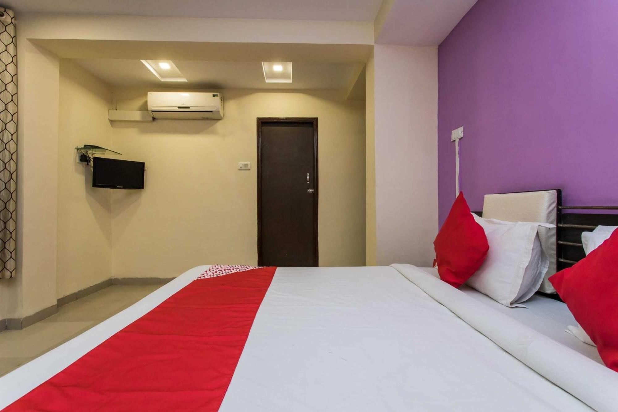 Oyo Flagship Golden Leaf Indore
