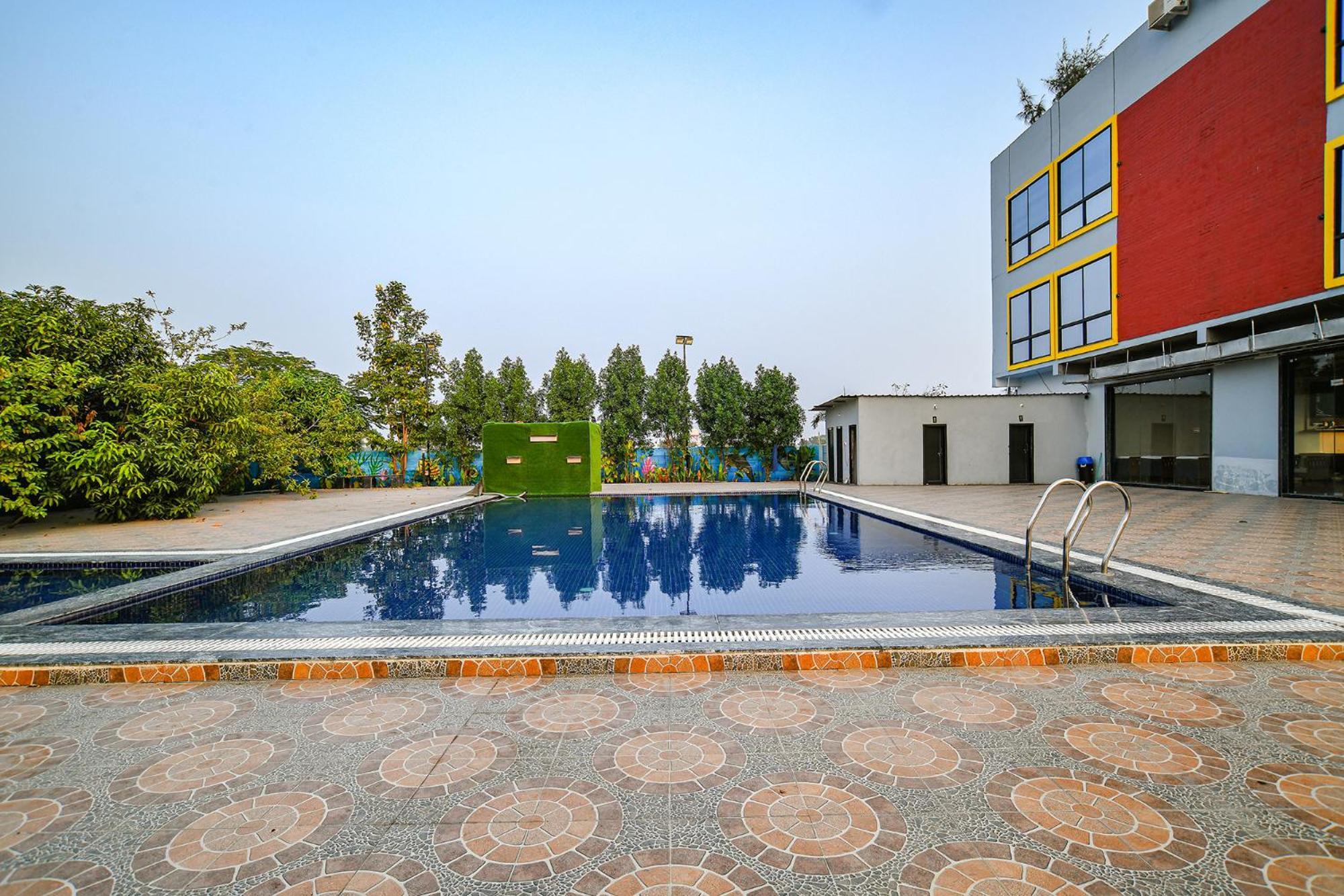 Hotel Celebrate 3*