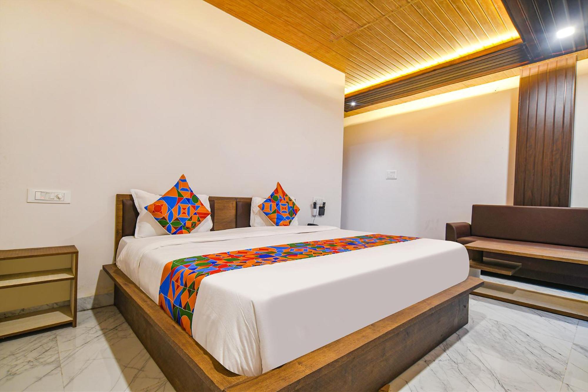 Celebrate Hotel 3*