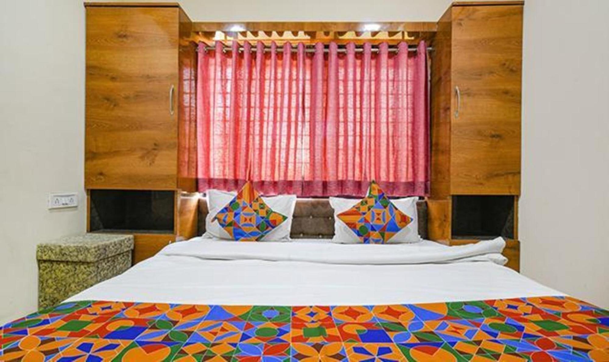 Hotel Fabhotel Royal Palace 3*