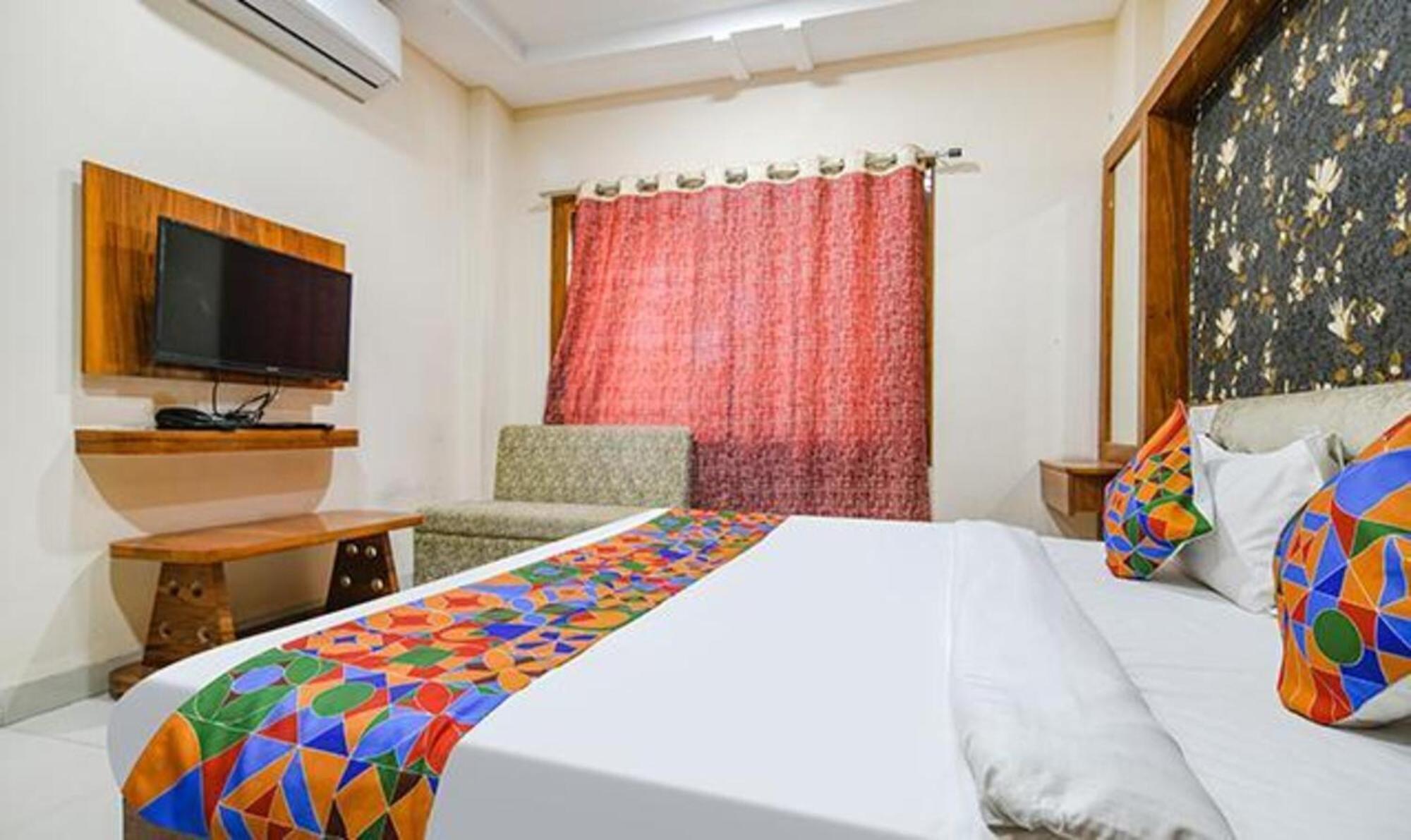 Fabhotel Royal Palace Hotel