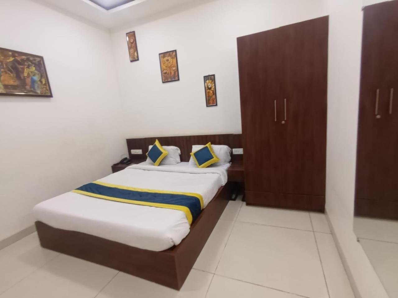 Hotel Lakshya Sheesh Mahal Indore