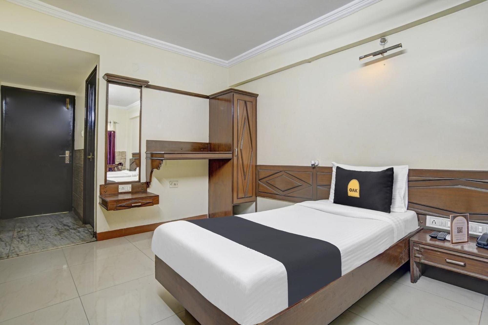Townhouse Oak Utsav Residency 4* Indore