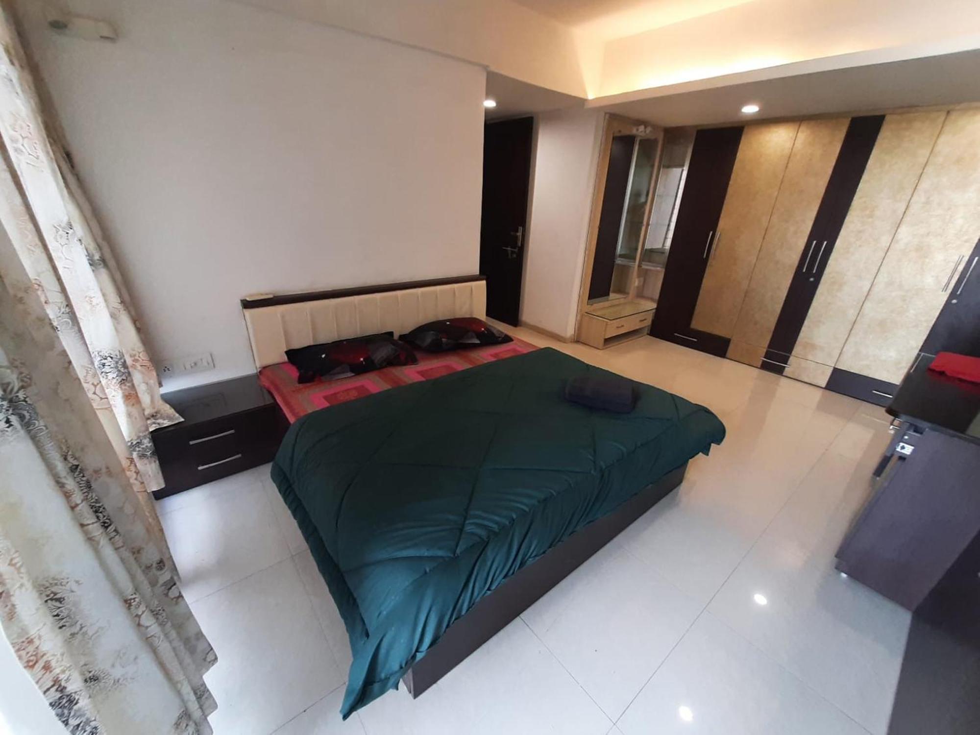 Apartment Staeg Skyline View 3bhk - 1404 *