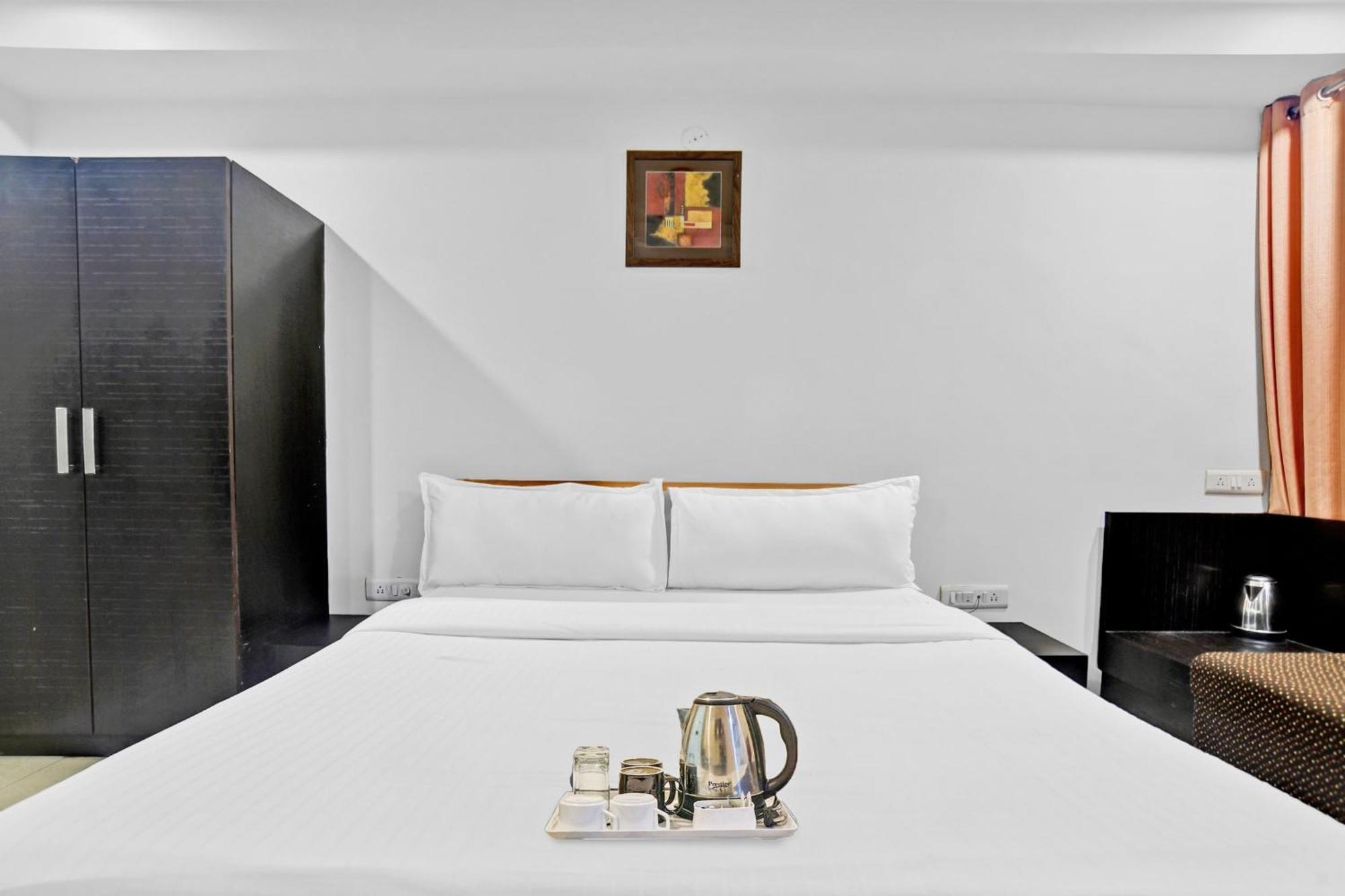 Super Townhouse Divya Palace 4*