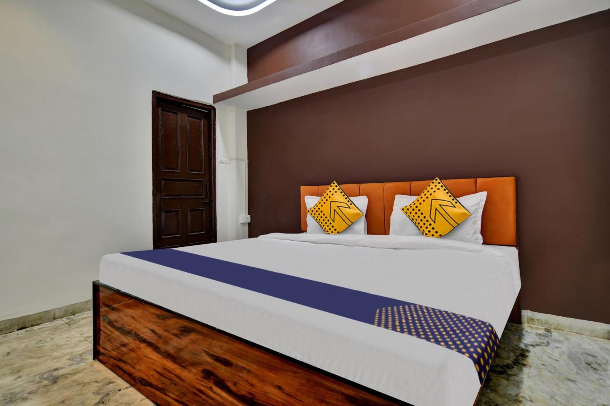 Spot On 81340 Bamleshwari Hotel