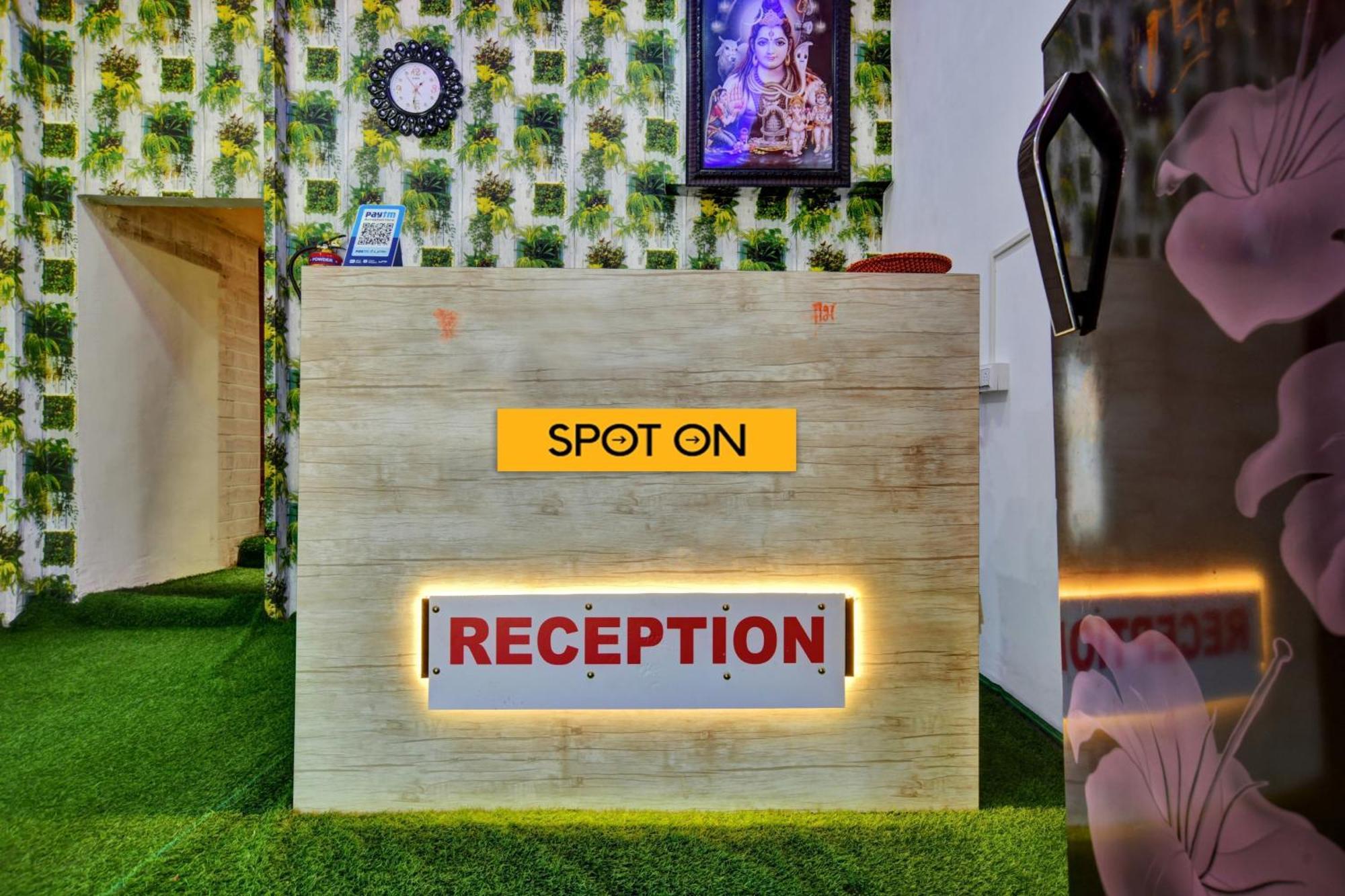 Spot On 81340 Bamleshwari Hotel