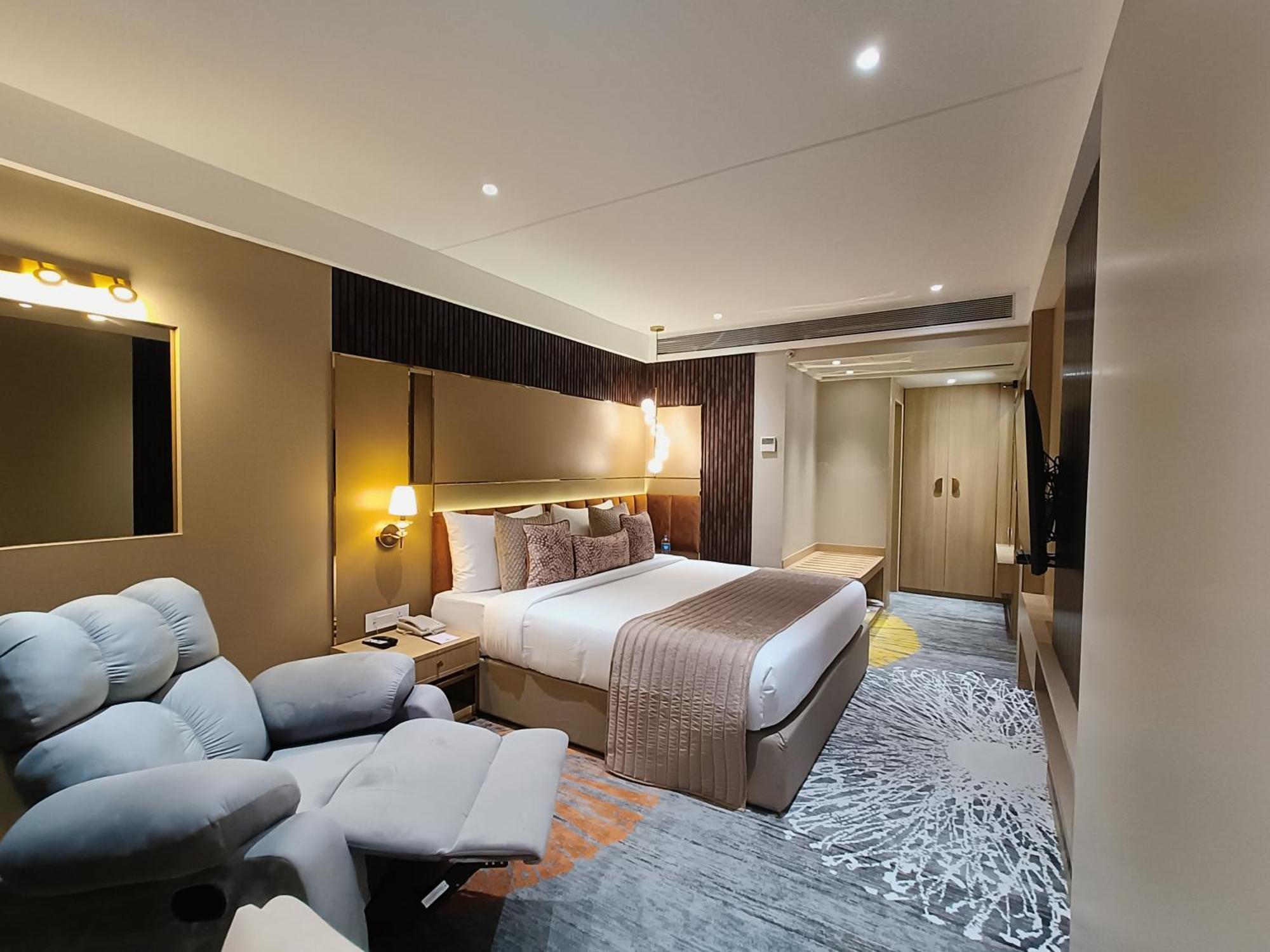 Effotel By Sayaji Hotel