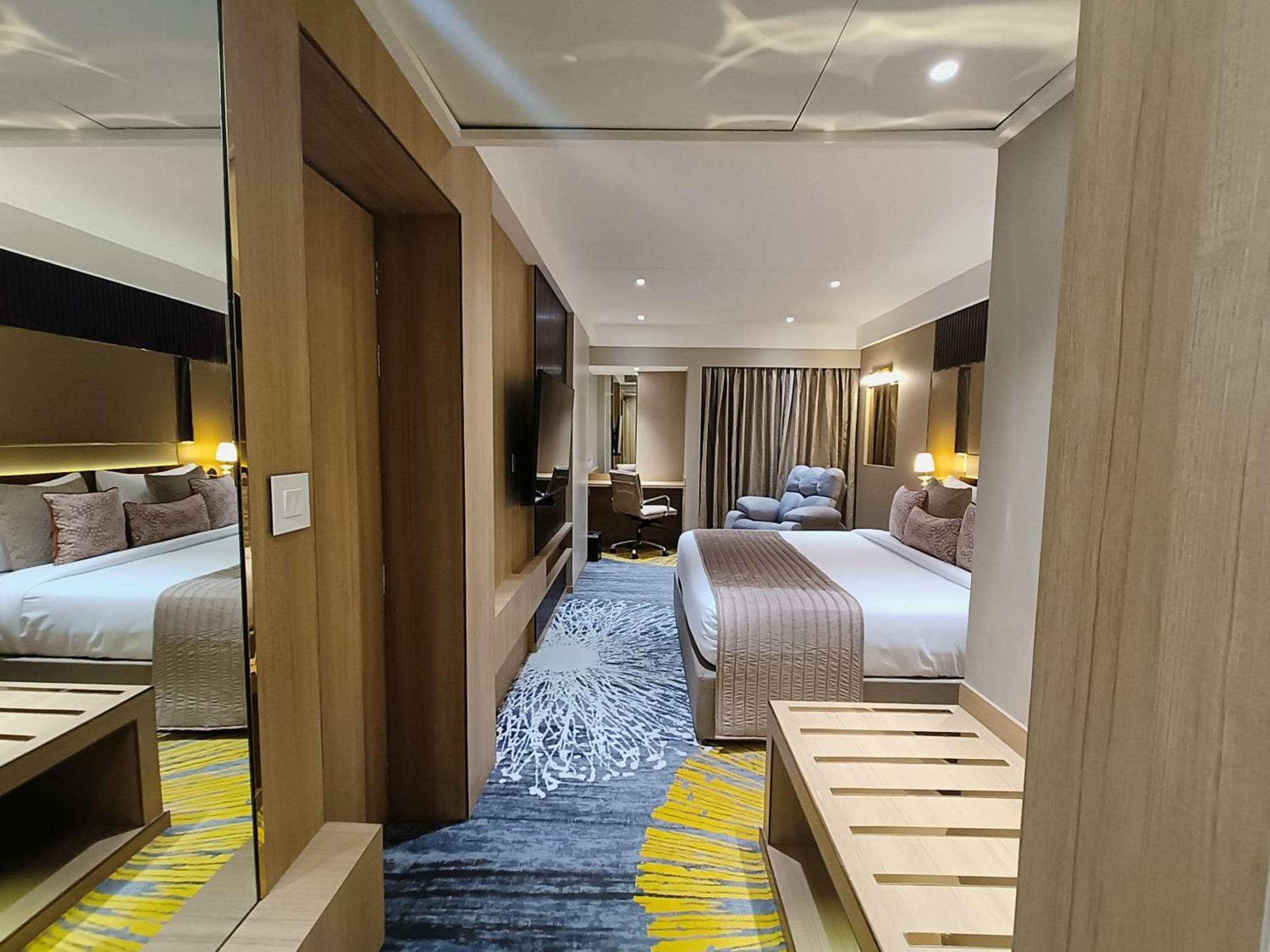 Hotel Effotel By Sayaji 4*