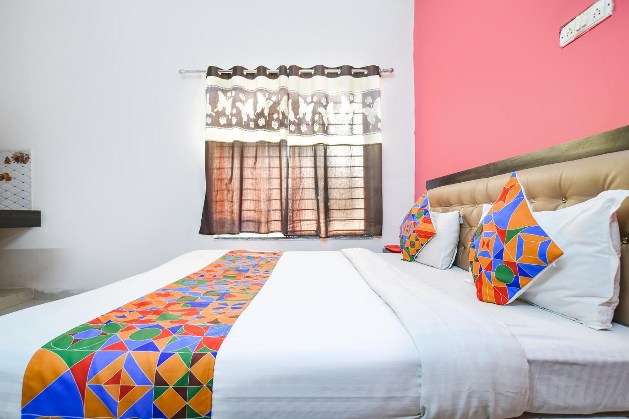 Hotel Fabexpress Royal Palace
