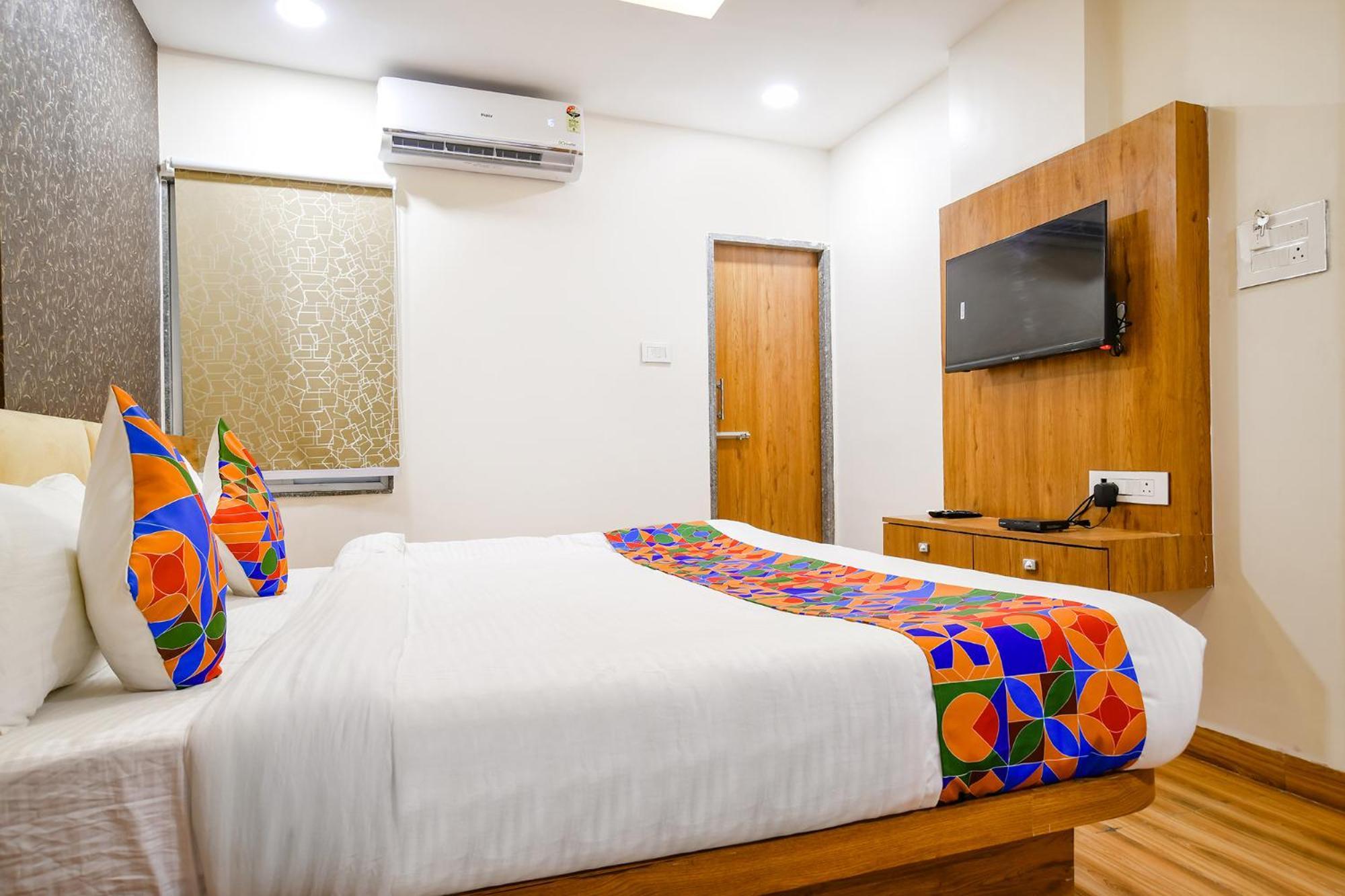 Fabhotel Woodlark Hotel