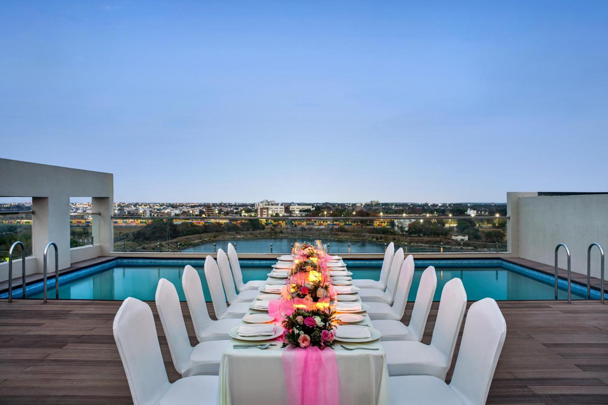 Ramada Encore By Wyndham Nipania Hotel *