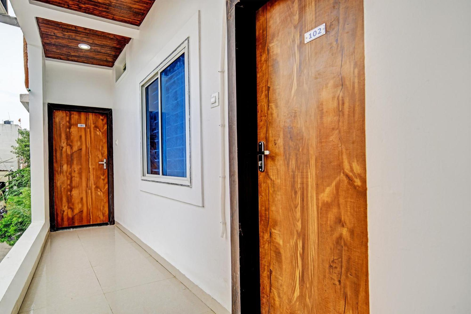 Oyo Flagship Blue Tick Hotel 3*