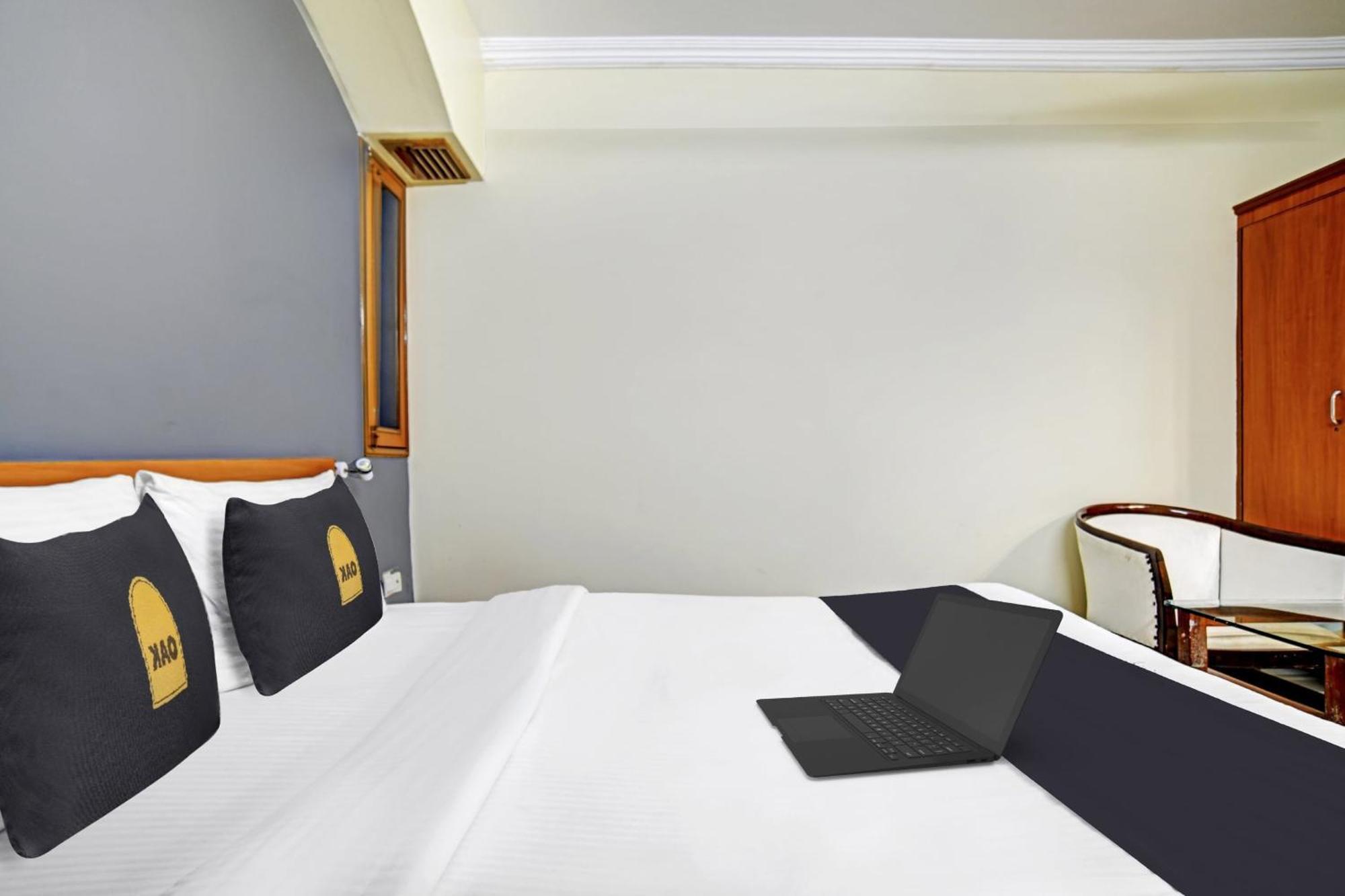 Townhouse Oak Utsav Residency 4*