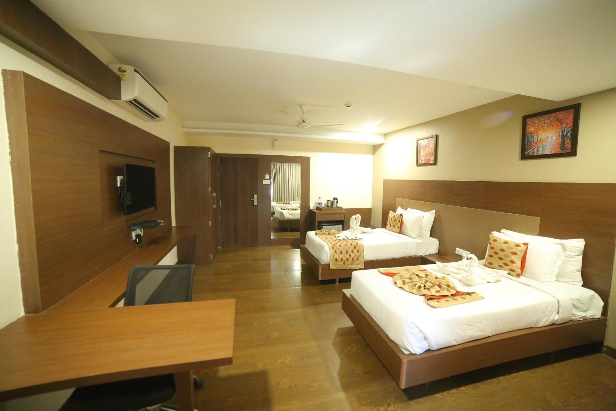 Monk's Nirvanaa & Hotel 3*