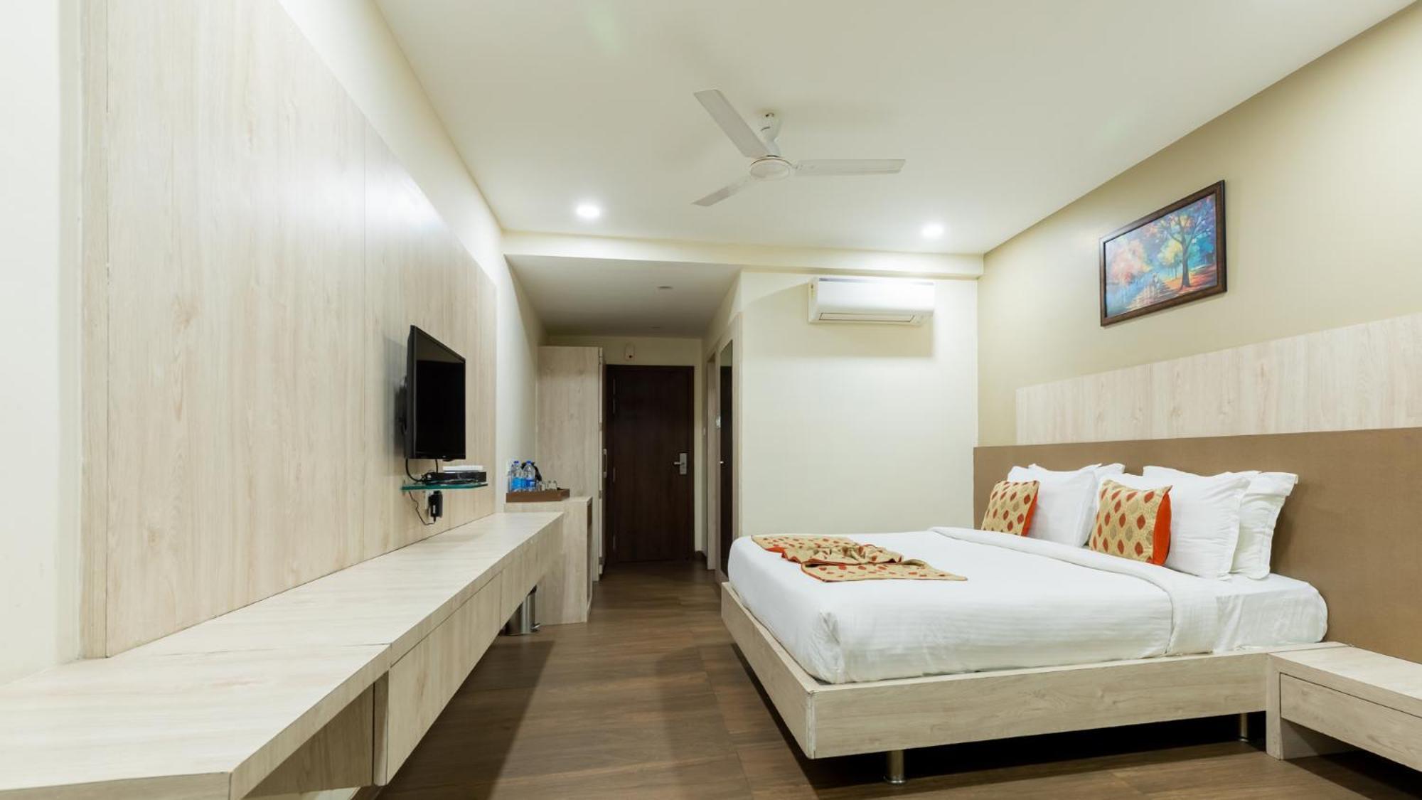 Monk's Nirvanaa & Hotel 3*