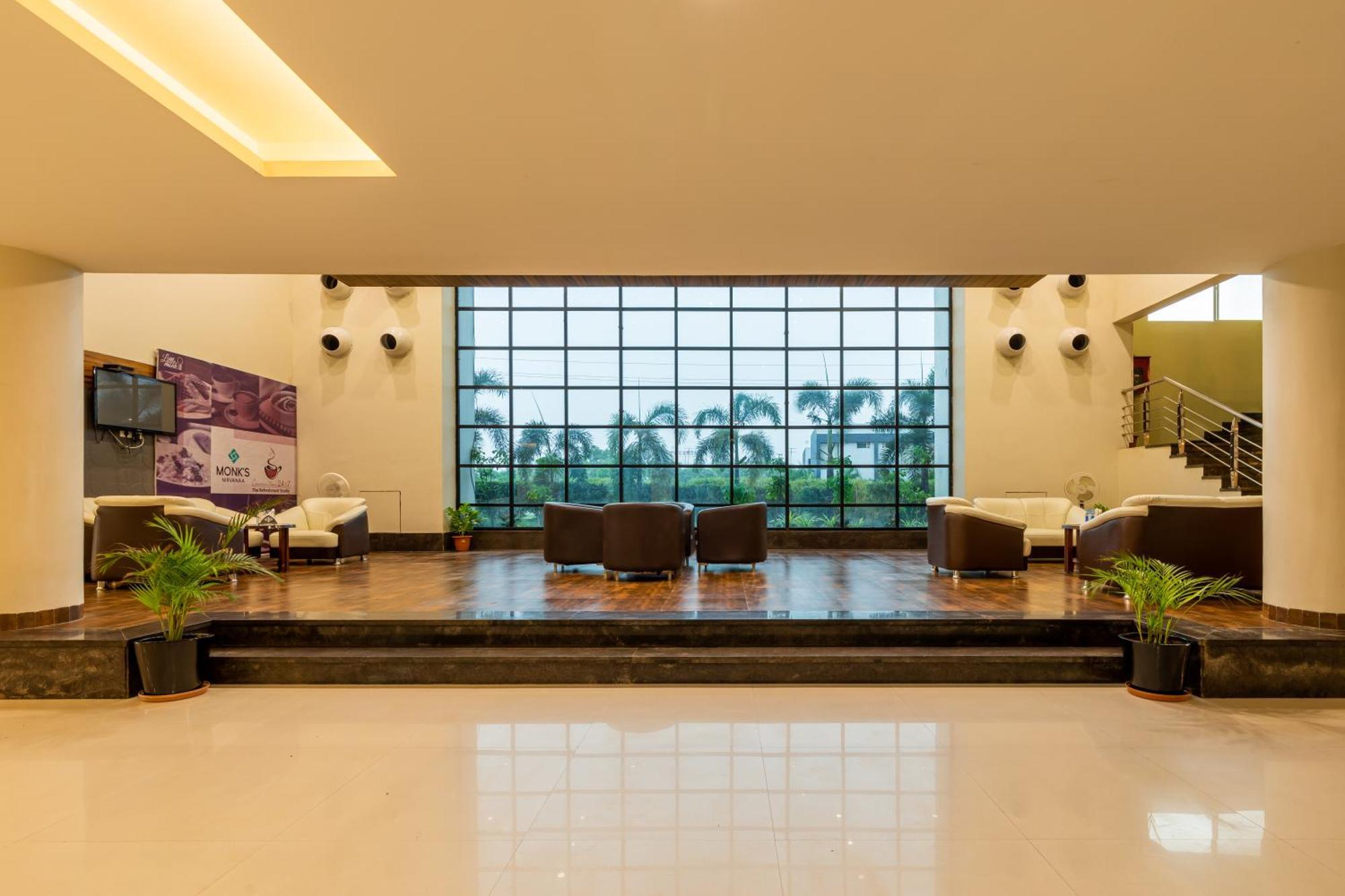 Hotel Monk's Nirvanaa &