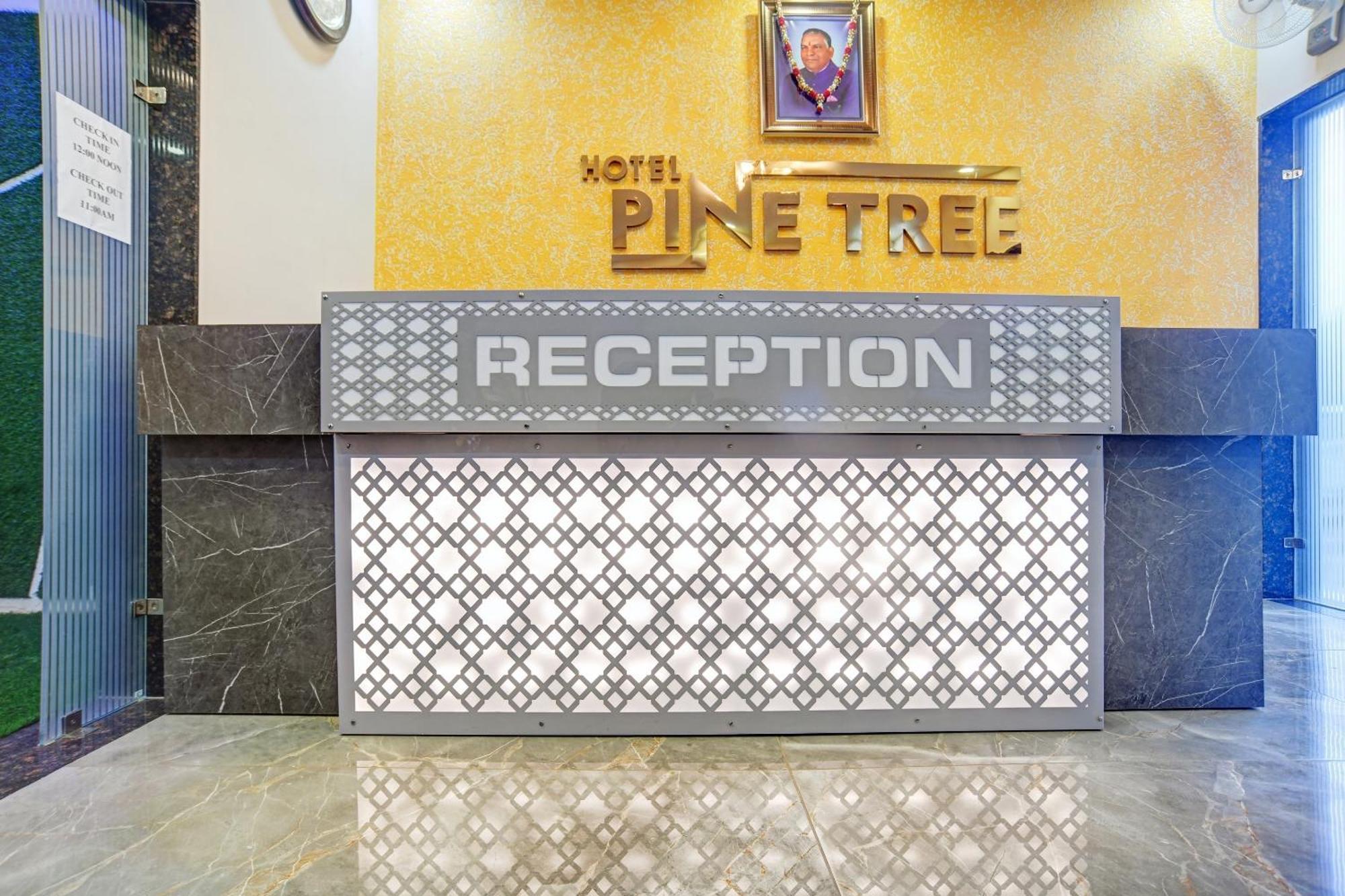 Hotel Super Townhouse Pine Tree Indore