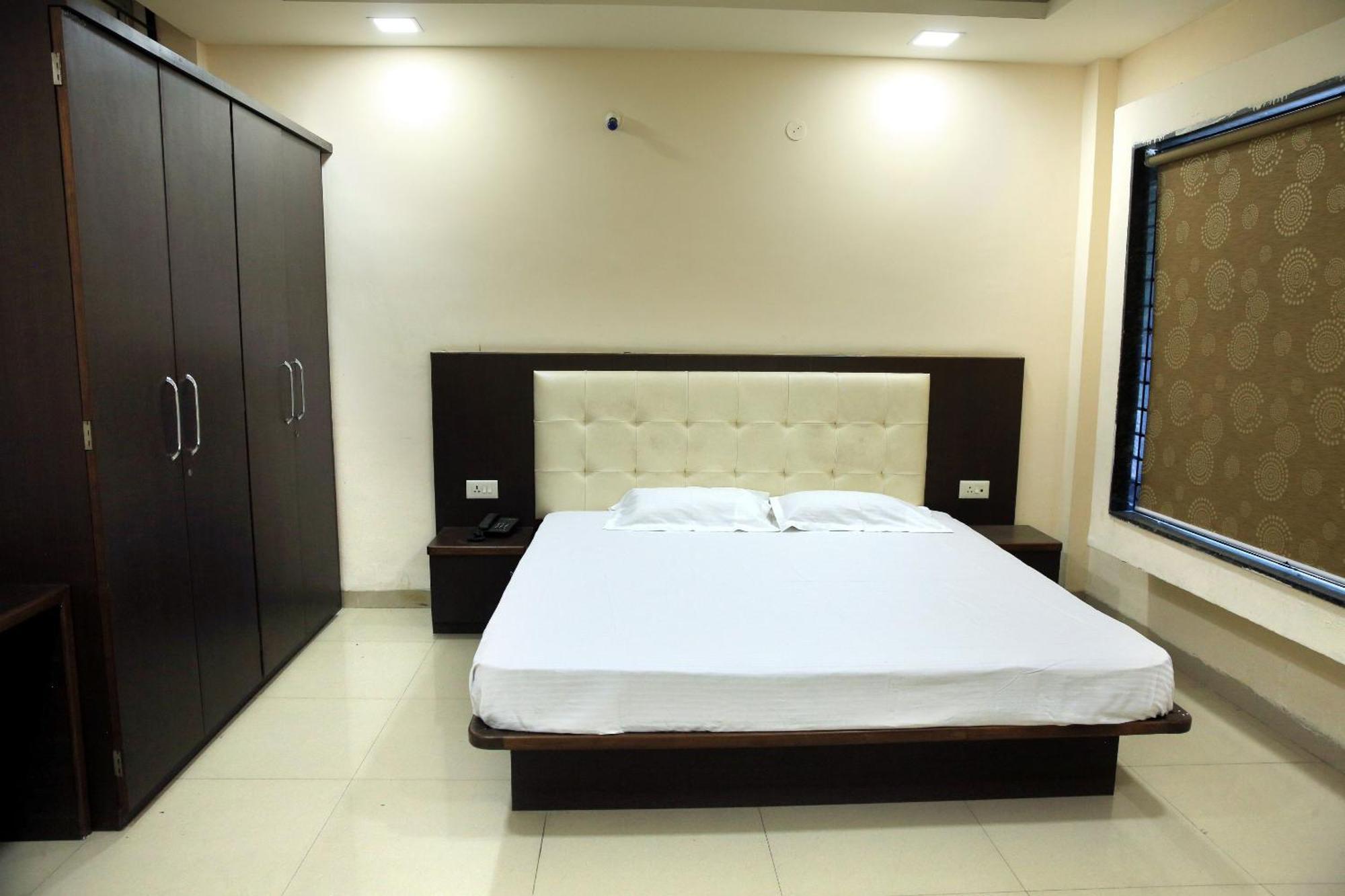 Shri Raam Krishna Baag 3* Indore