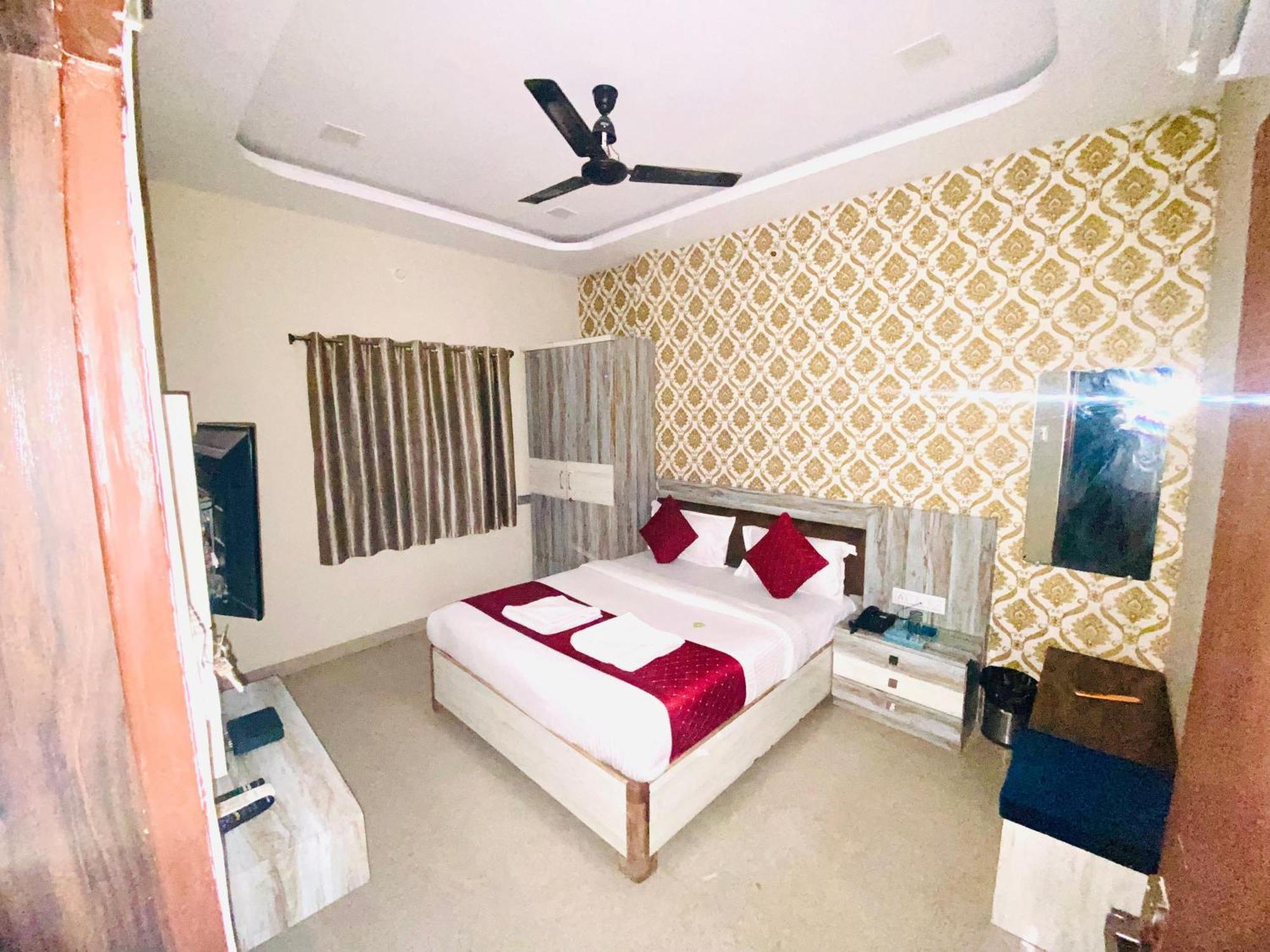 Vinayak Hotel 2*