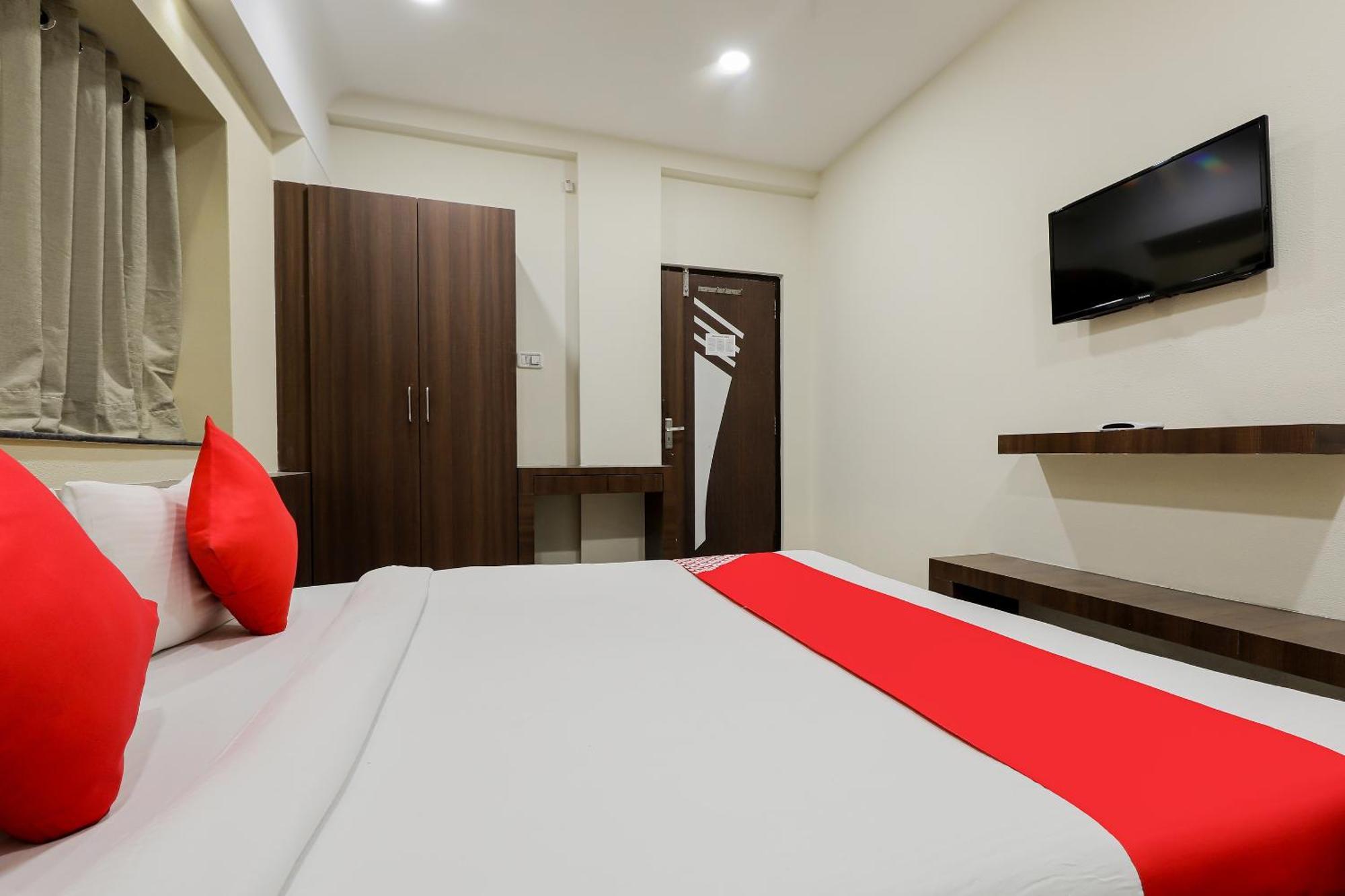 Oyo Relax Hotel Indore