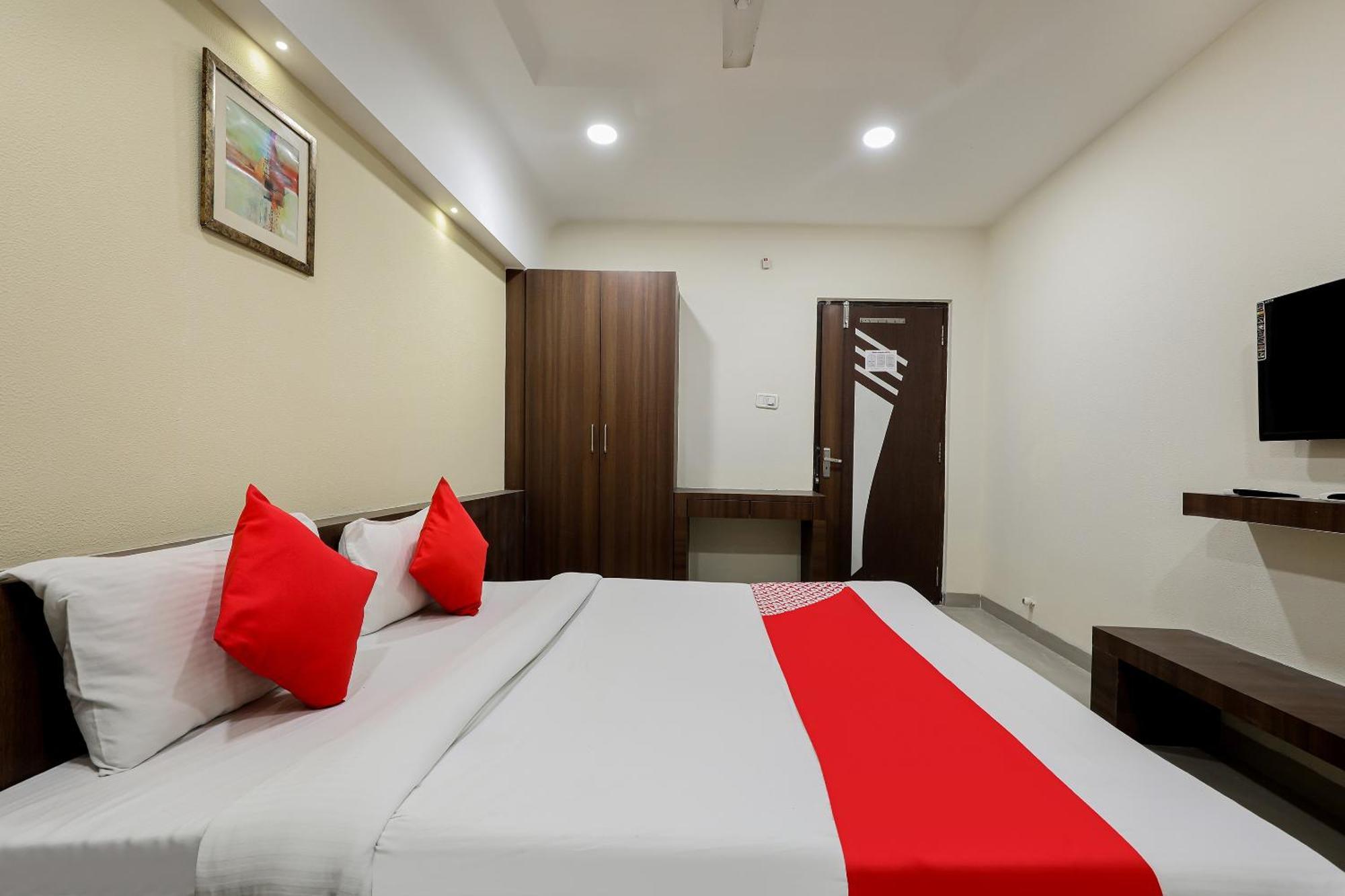 Oyo Relax Hotel Indore