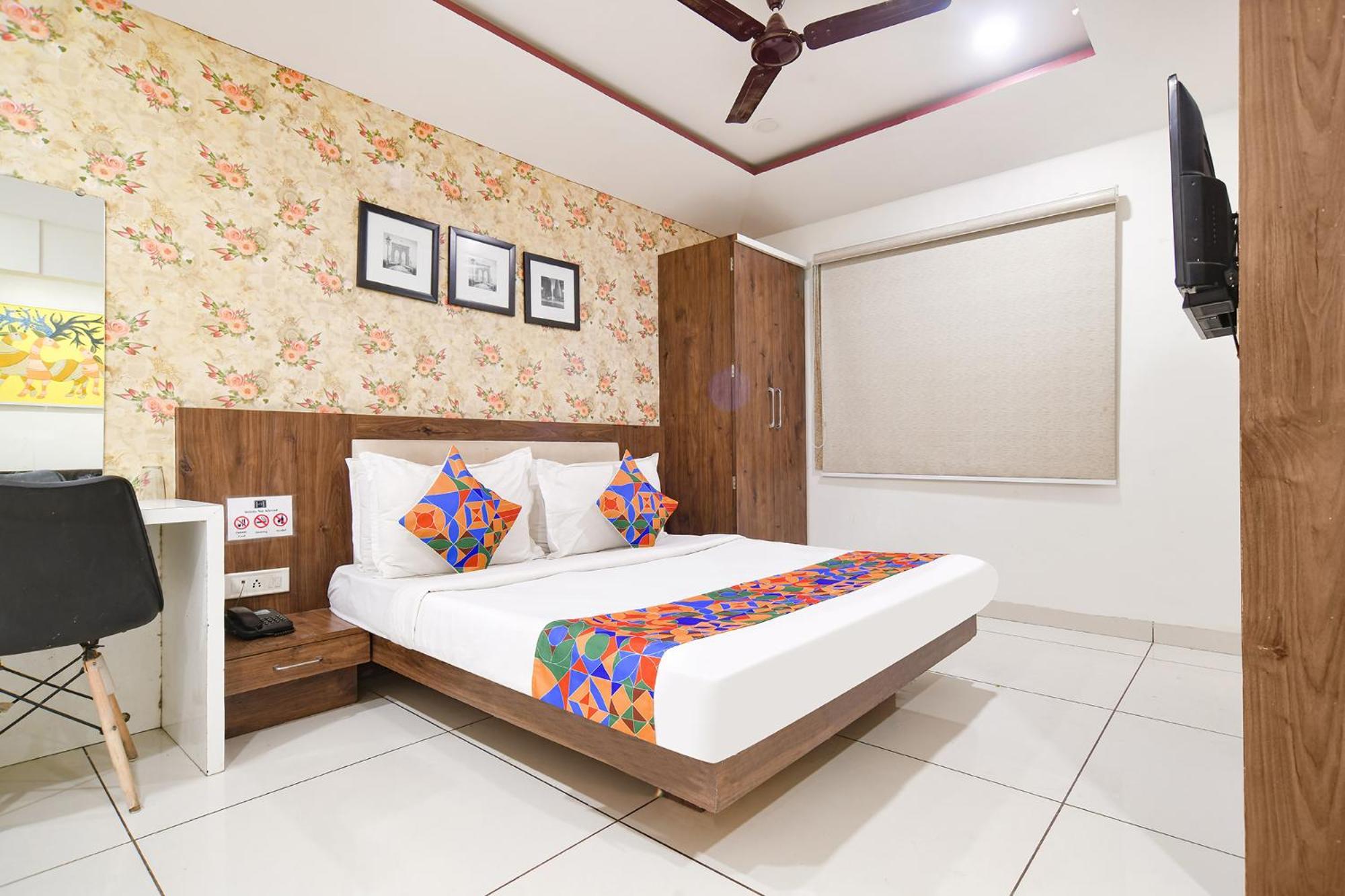 Hotel Fabhotel Shree Ram Palace