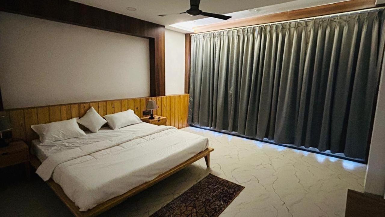 Hotel Fun O Farm Luxury Farm Indore