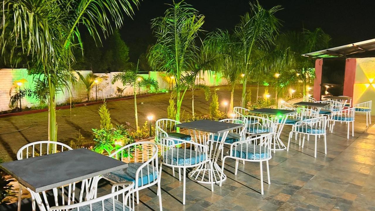Hotel Fun O Farm Luxury Farm Indore