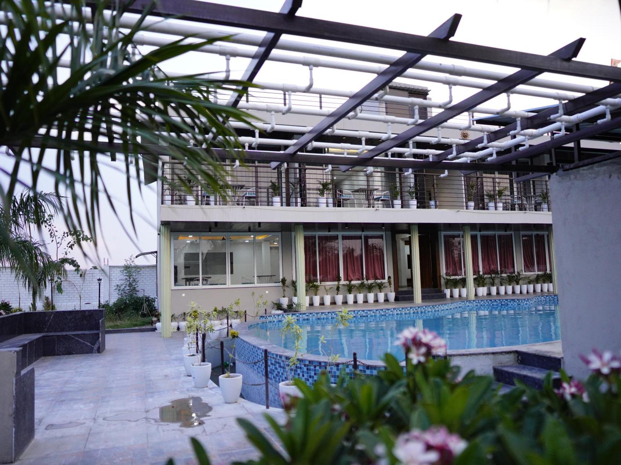 Fun O Farm Luxury Farm Hotel *