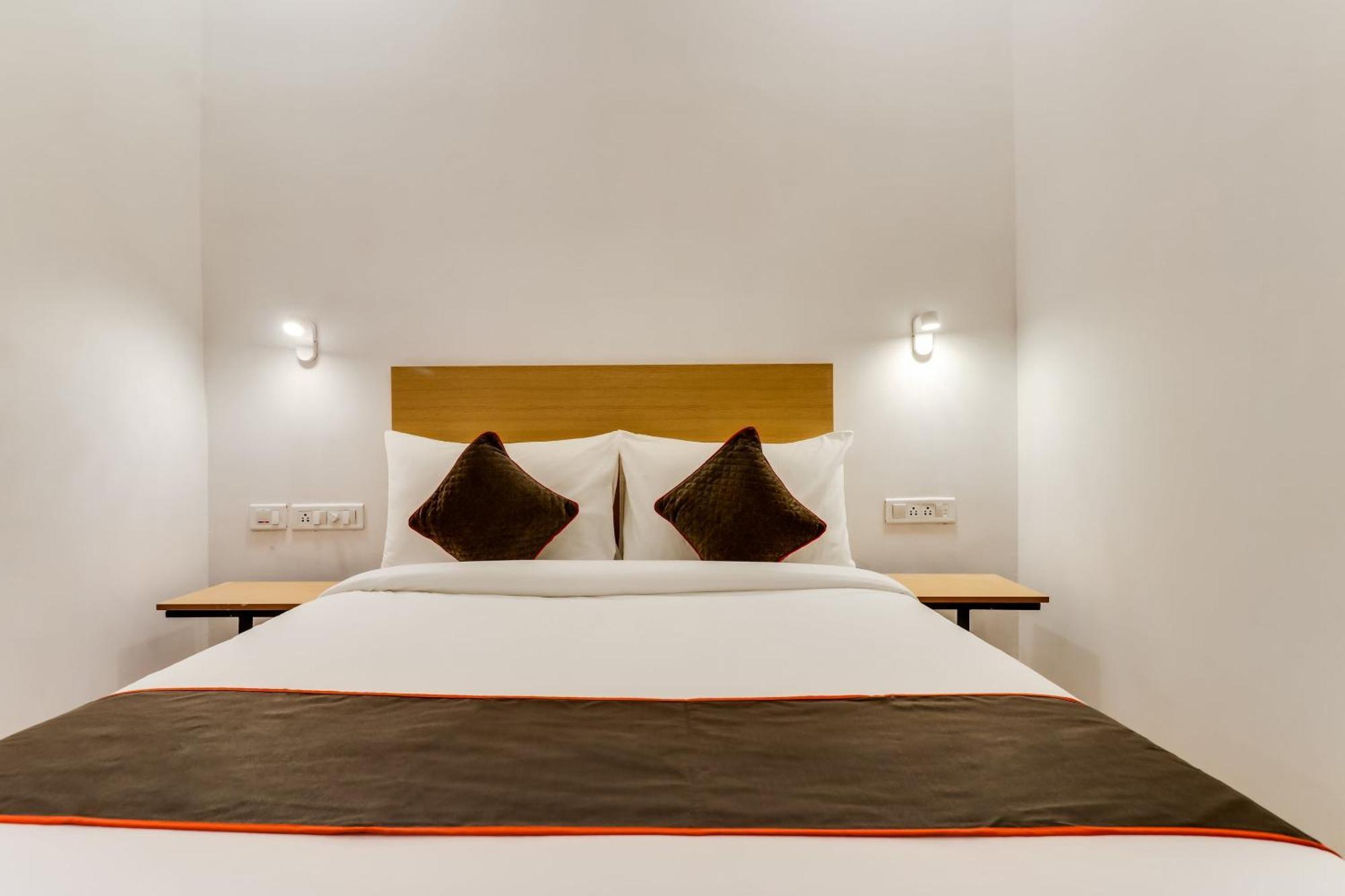 Super Townhouse Gandhi Hall Hotel