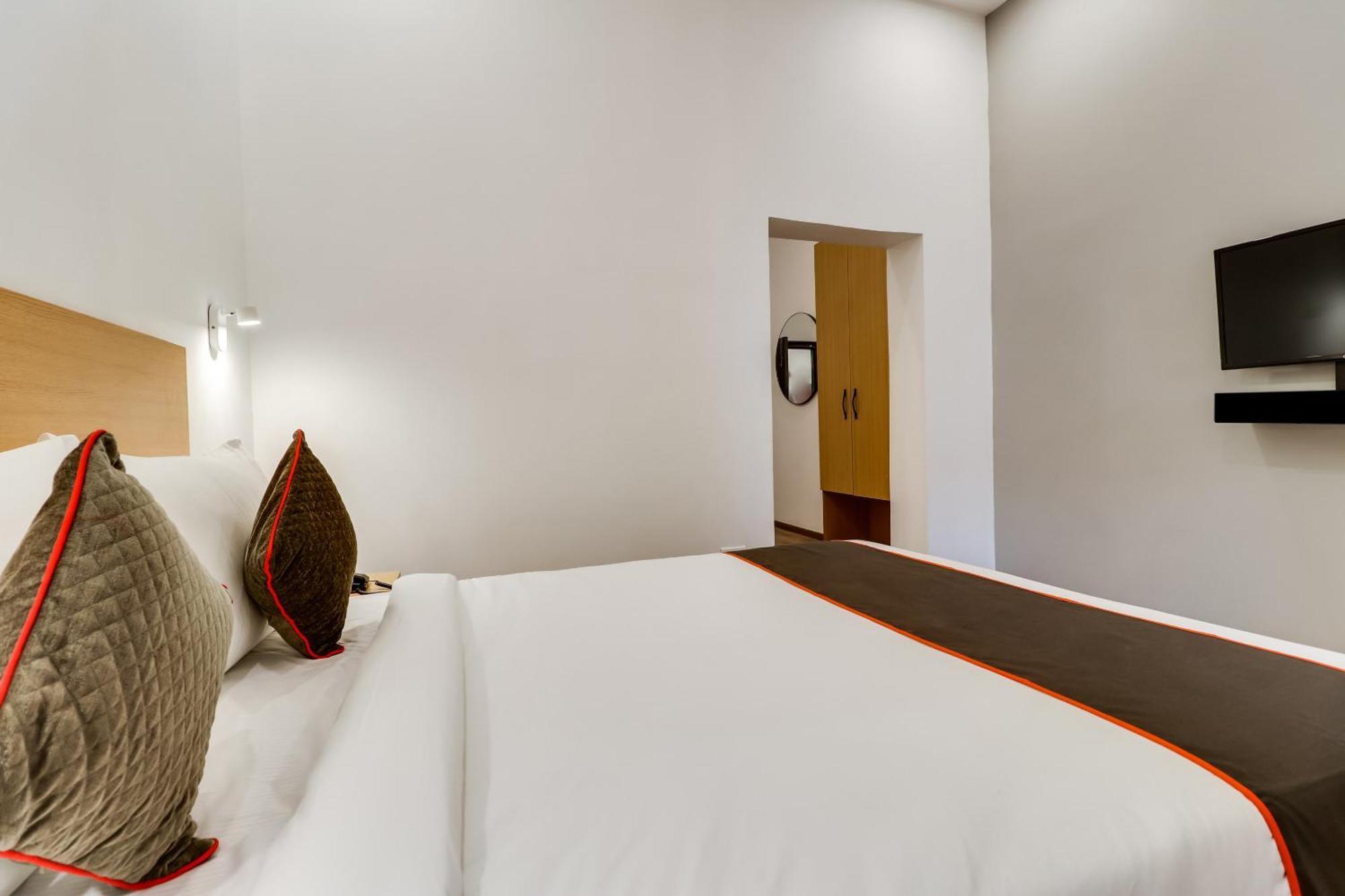 Hotel Super Townhouse Gandhi Hall