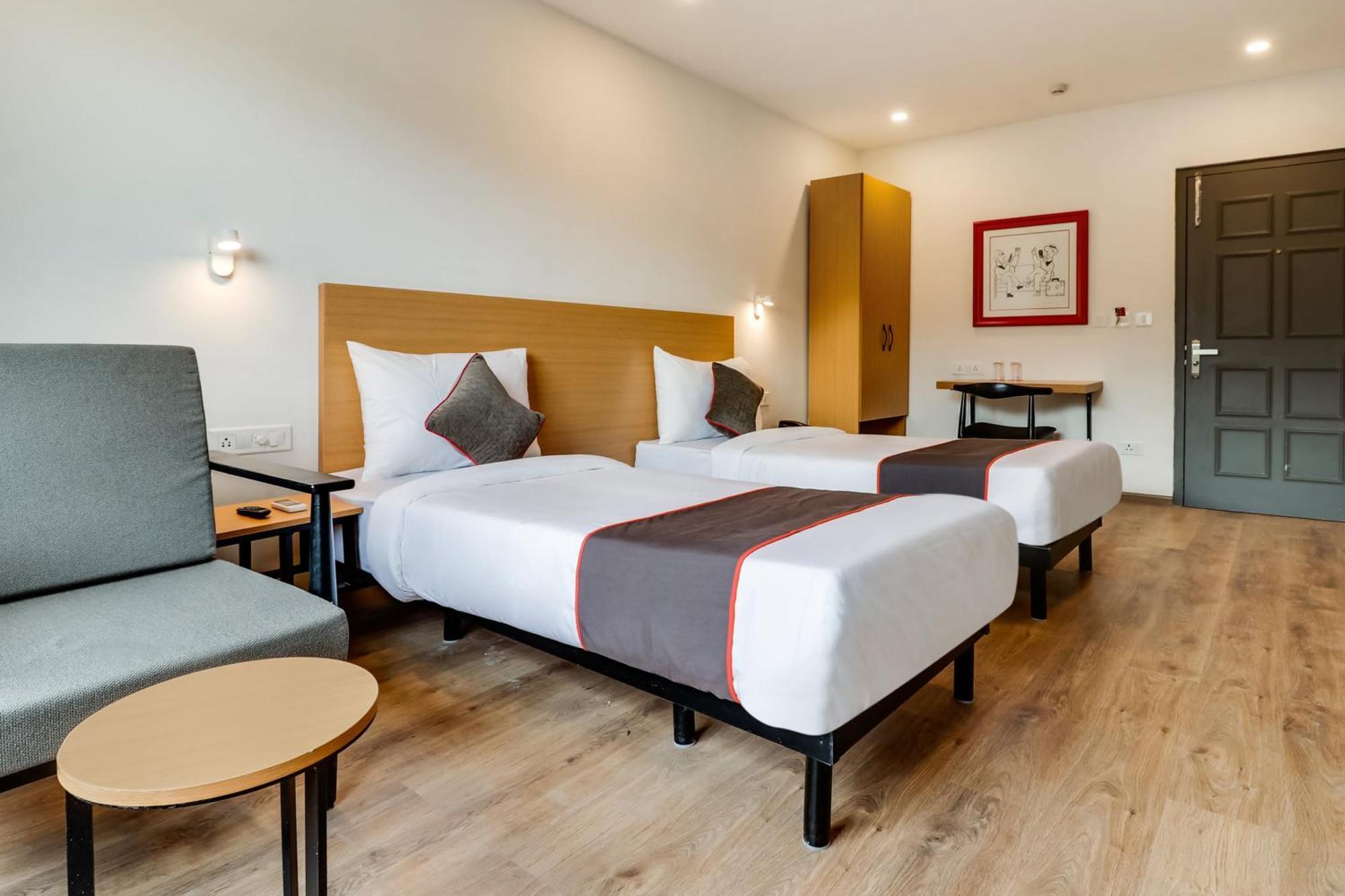 Super Townhouse Gandhi Hall Hotel