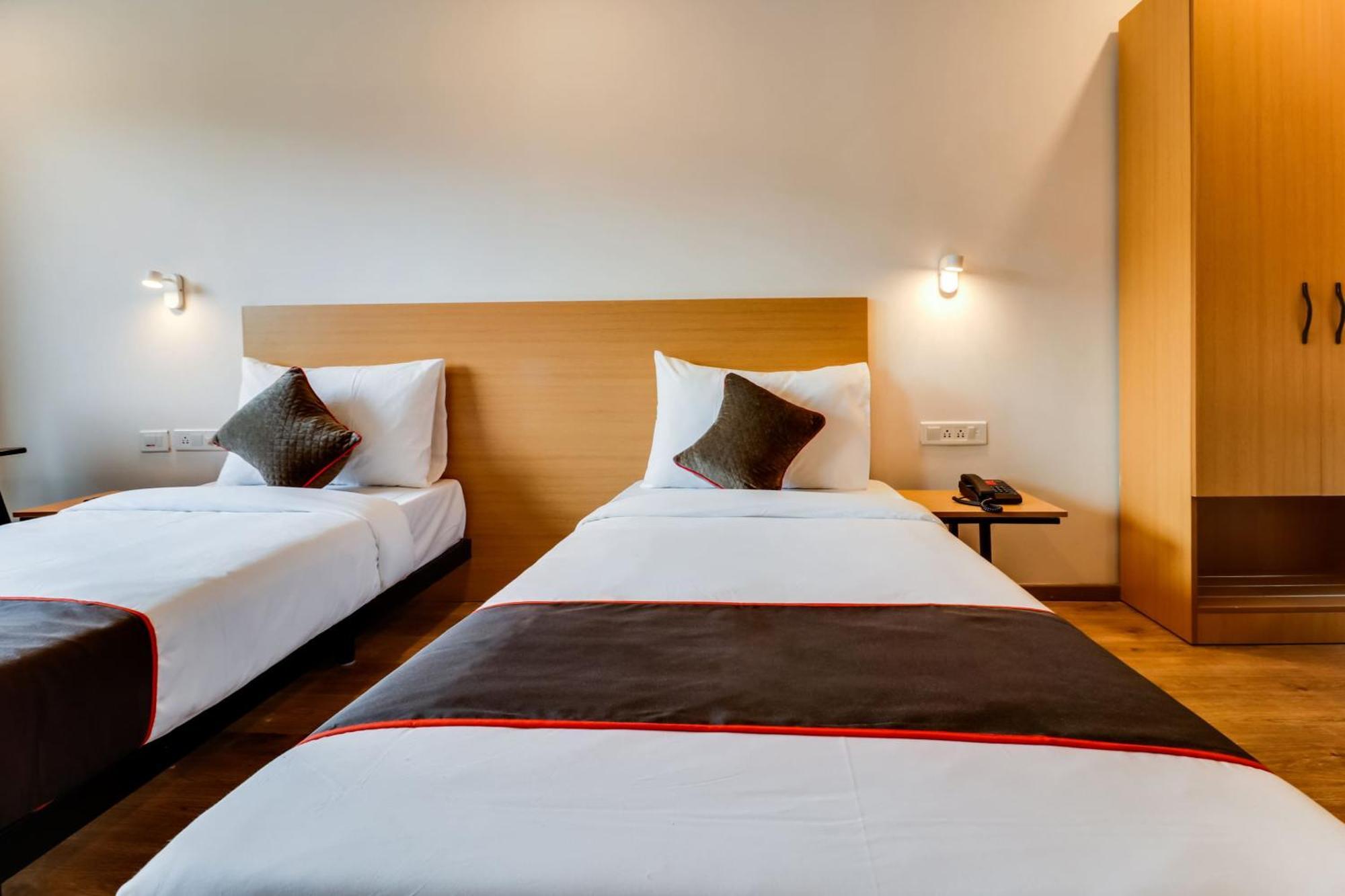 Super Townhouse Gandhi Hall Hotel