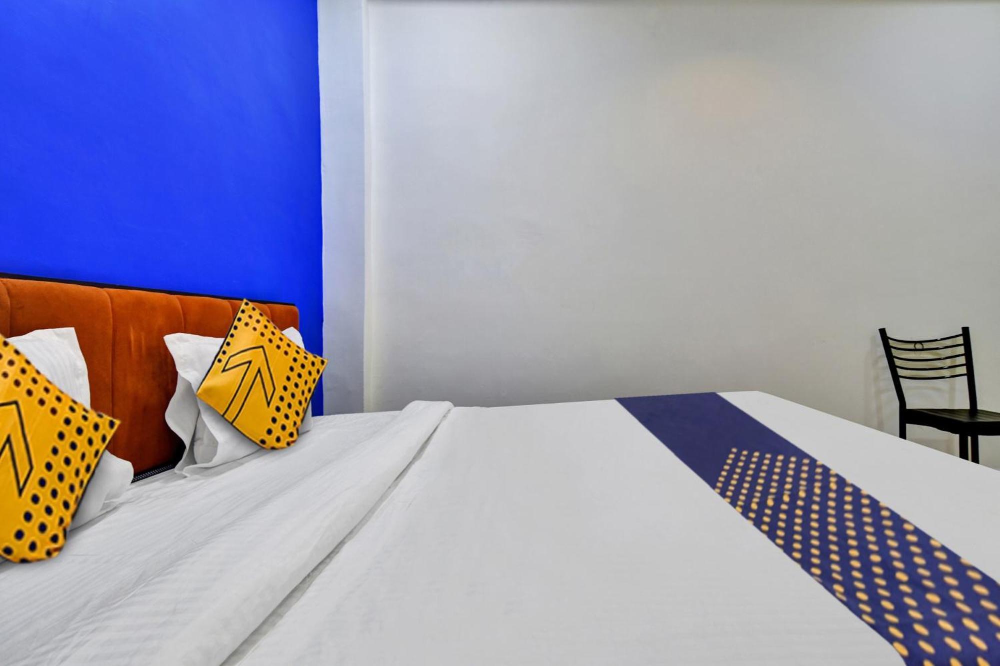 Spot On 81340 Bamleshwari Hotel