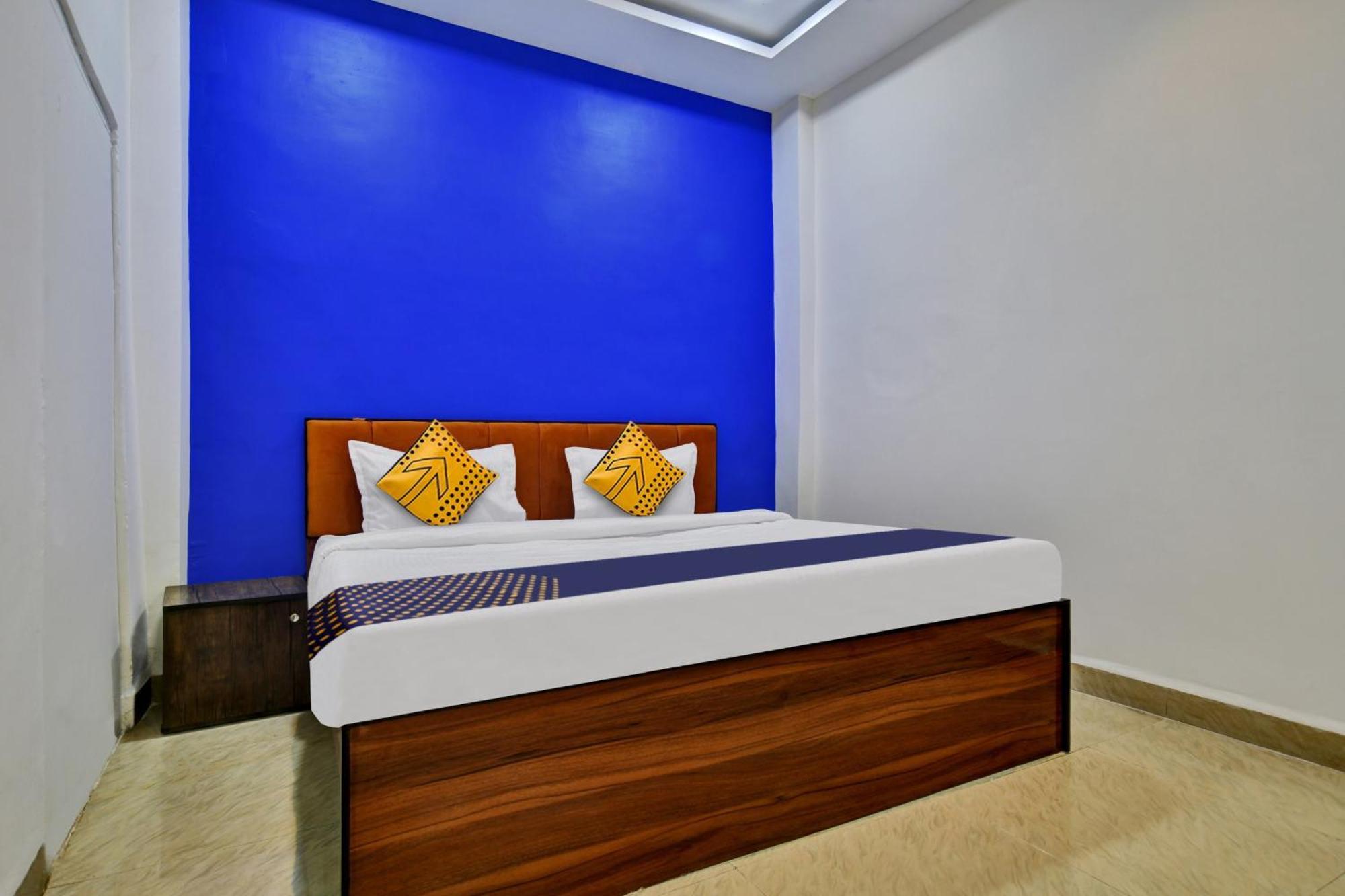 Spot On 81340 Bamleshwari Hotel 2*