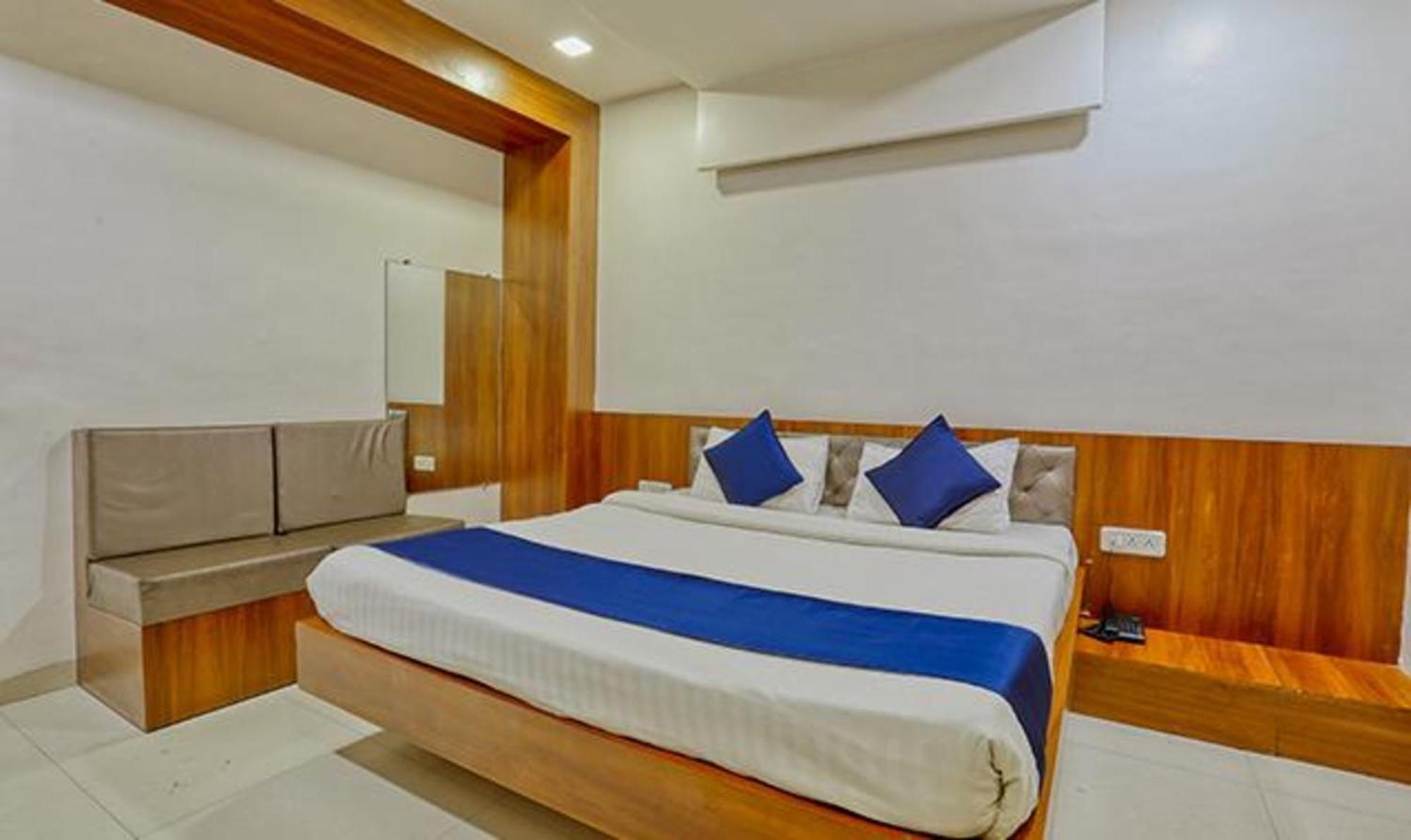 Hotel Fabhotel Eleven Grand Indore
