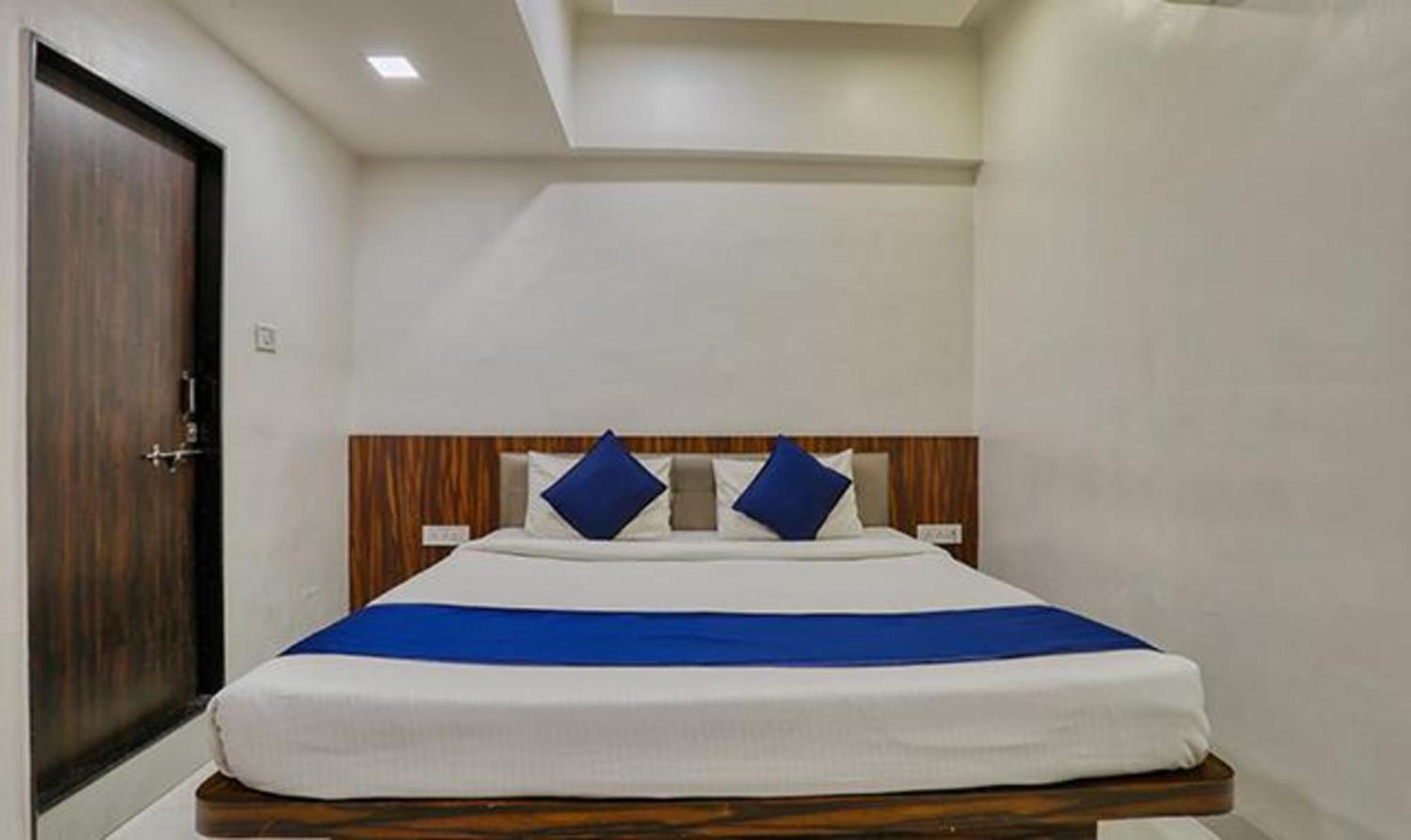 Hotel Fabhotel Eleven Grand 3*